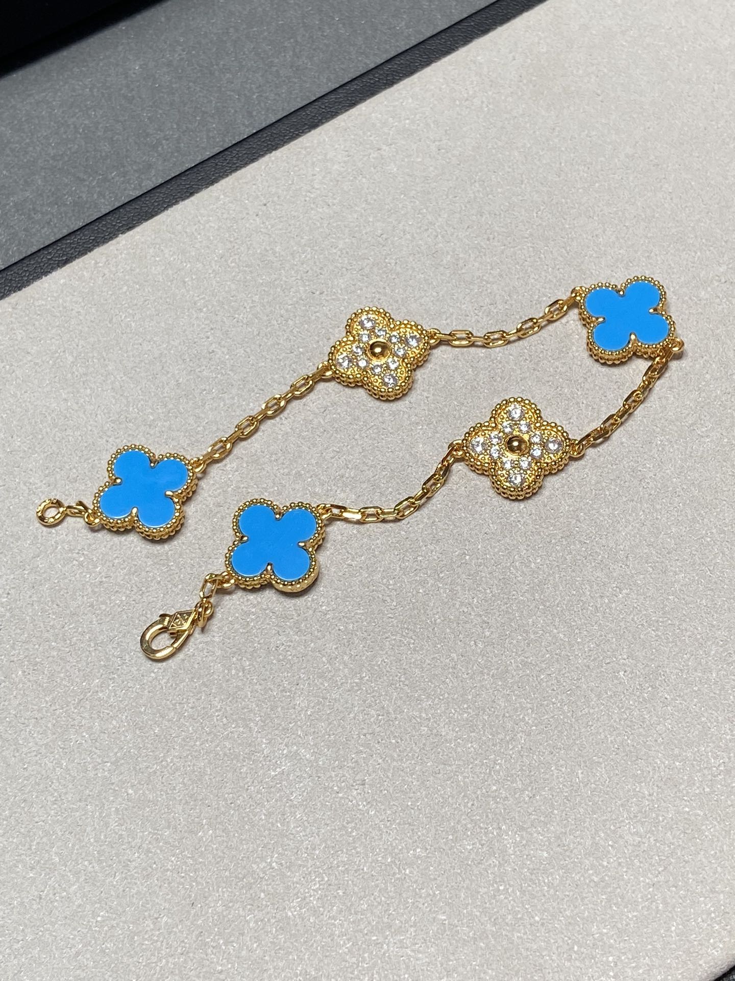 [VA]CLOVER 5 MOTIF BLUE CHALCEDONY DIAMOND GOLD BRACELET