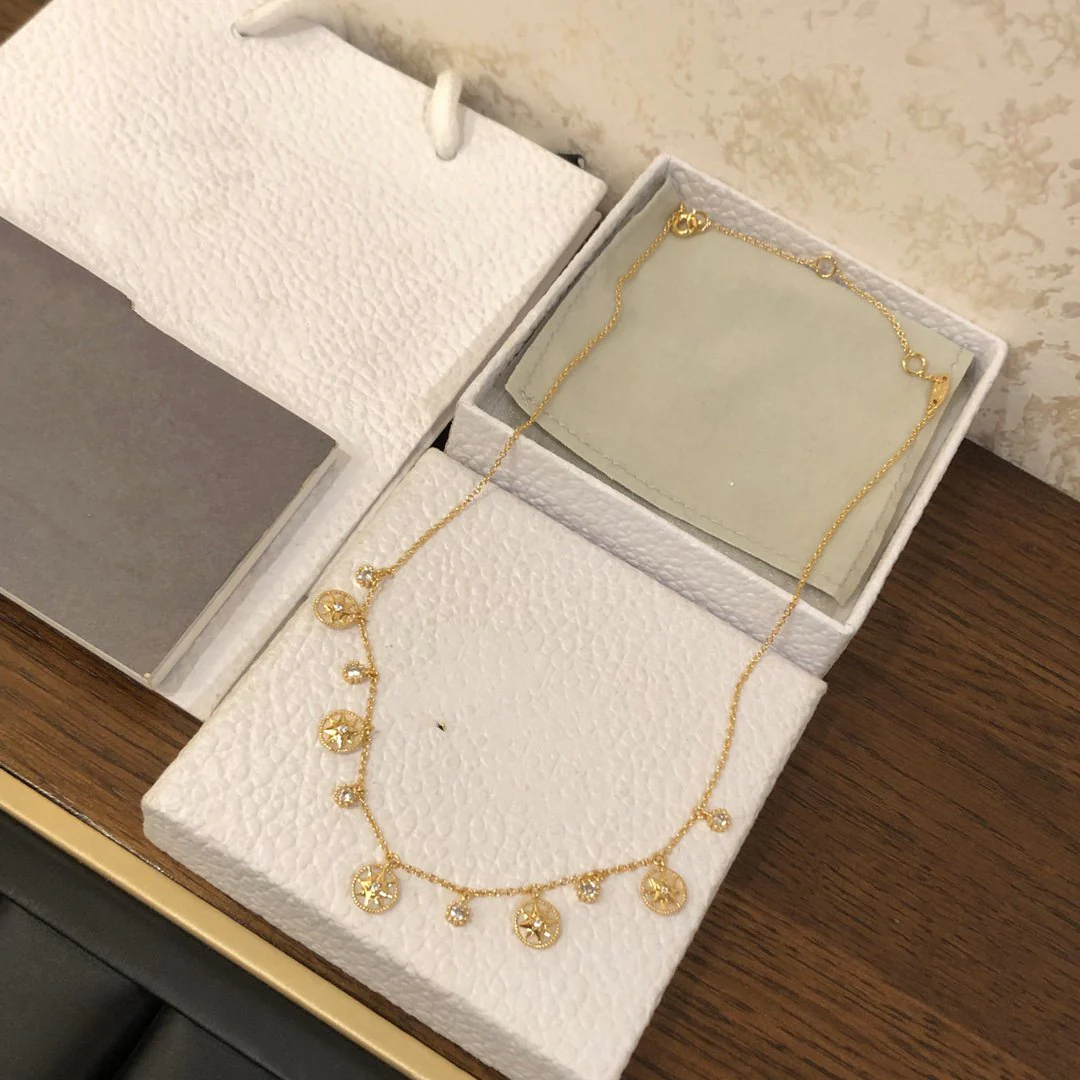 [CD]ROSE DES VENTS NECKLACE YELLOW GOLD, DIAMONDS AND MOTHER-OF-PEARL