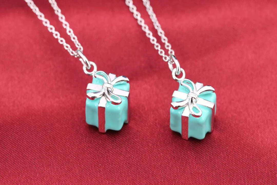 [TF]BLUE BOX CHARM NECKLACE