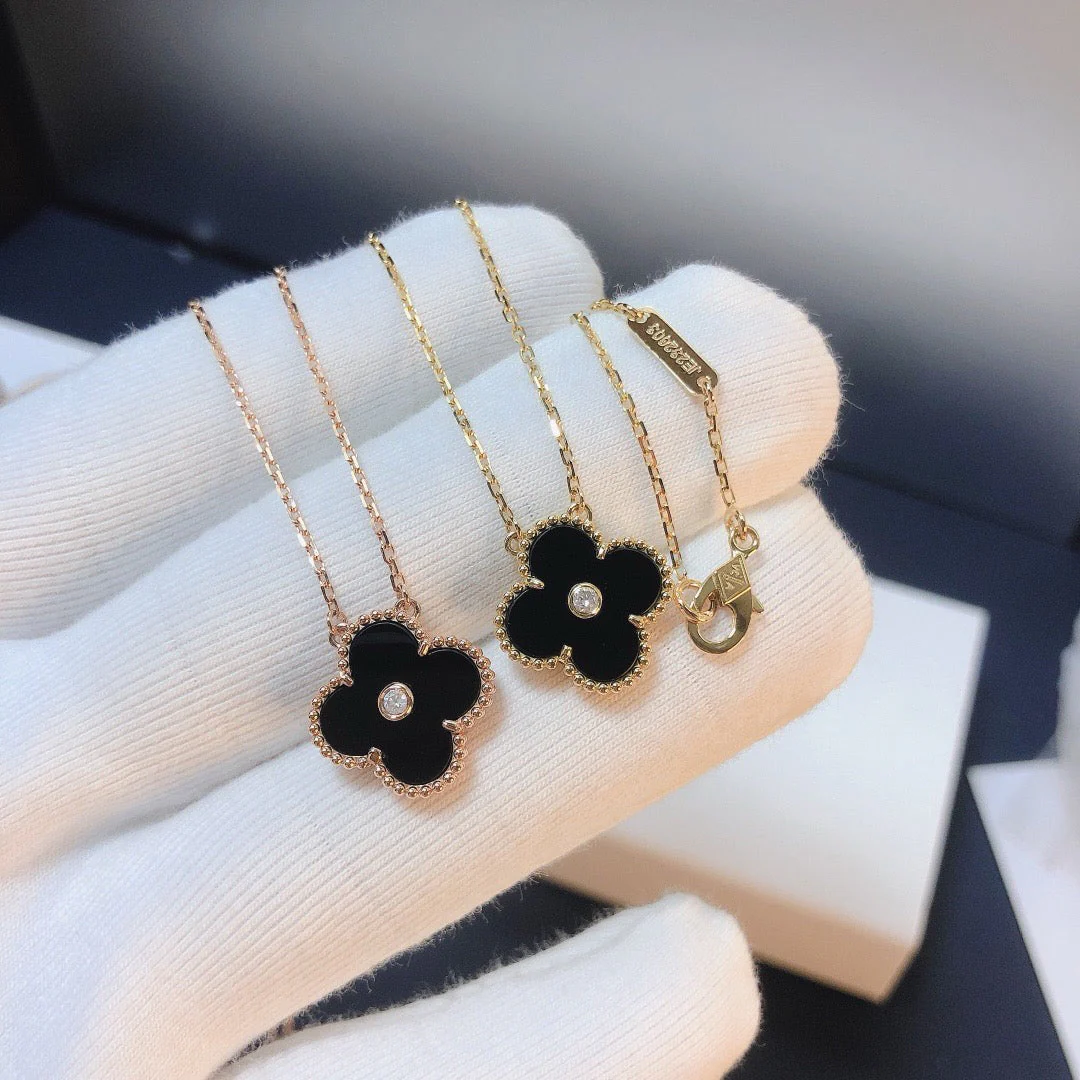 [VA]CLOVER 15MM DIAMOND ONYX NECKLACE