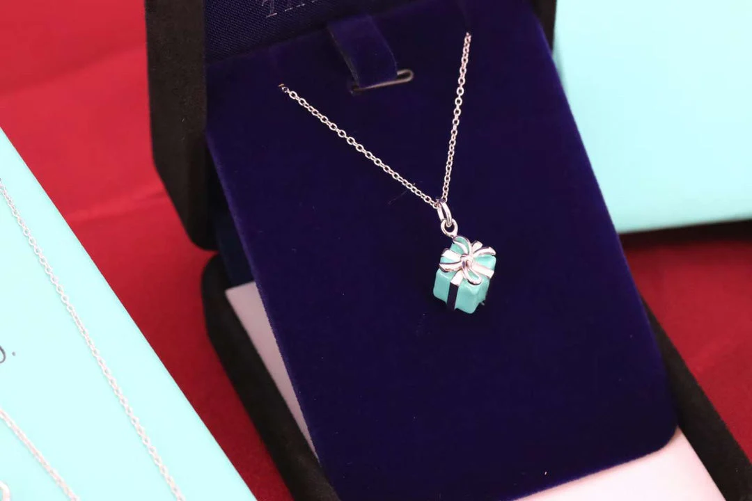 [TF]BLUE BOX CHARM NECKLACE
