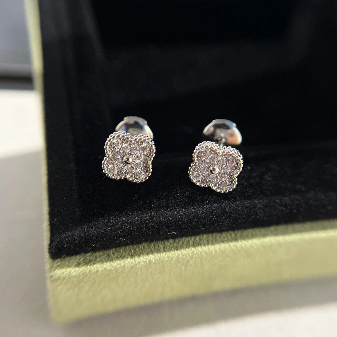 [VA]CLOVER MINI DIAMOND STUD EARRINGS