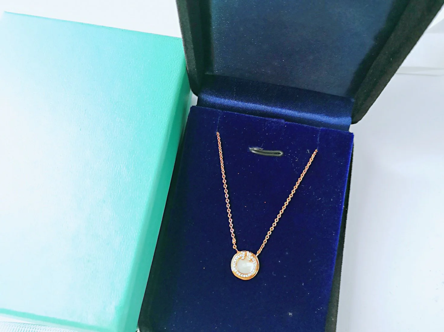 [TF]DIAMOND AND MOTHER PEARL CIRCLE NECKLACE PENDANT