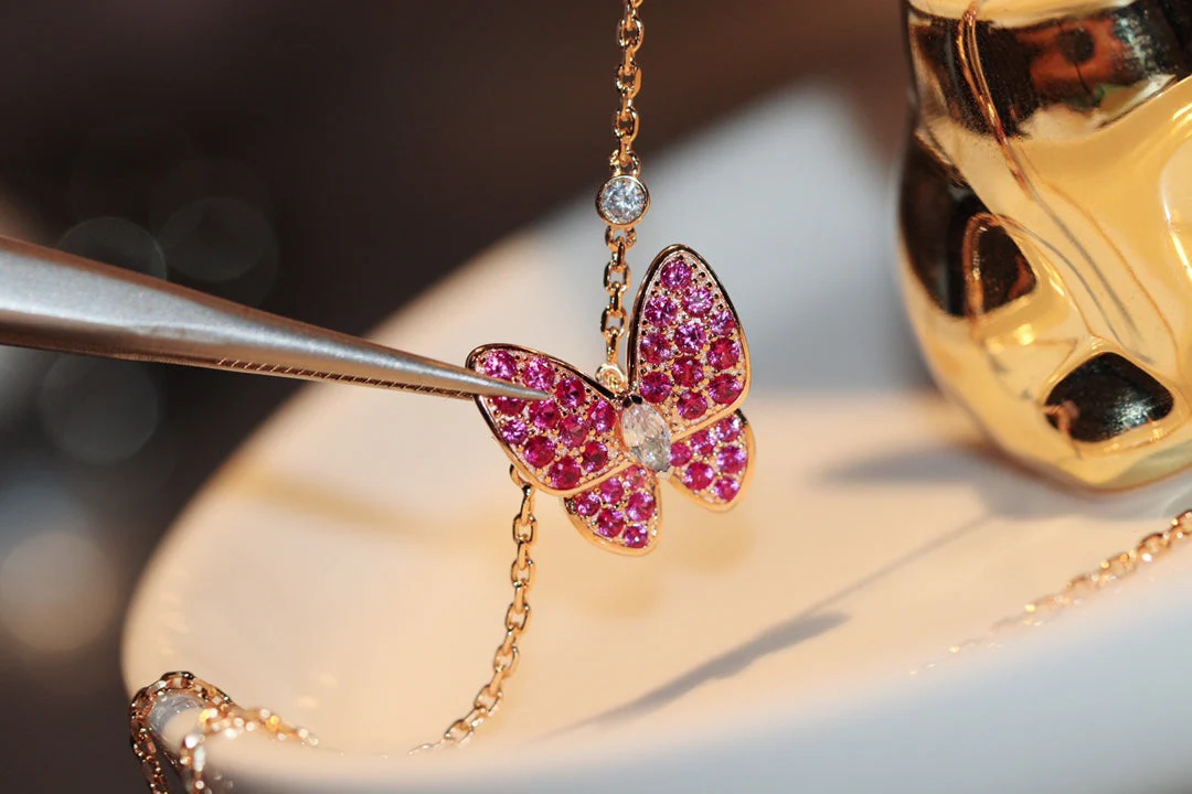 [VA]BUTTERFLY RED DIAMOND ROSE GOLD NECKLACE