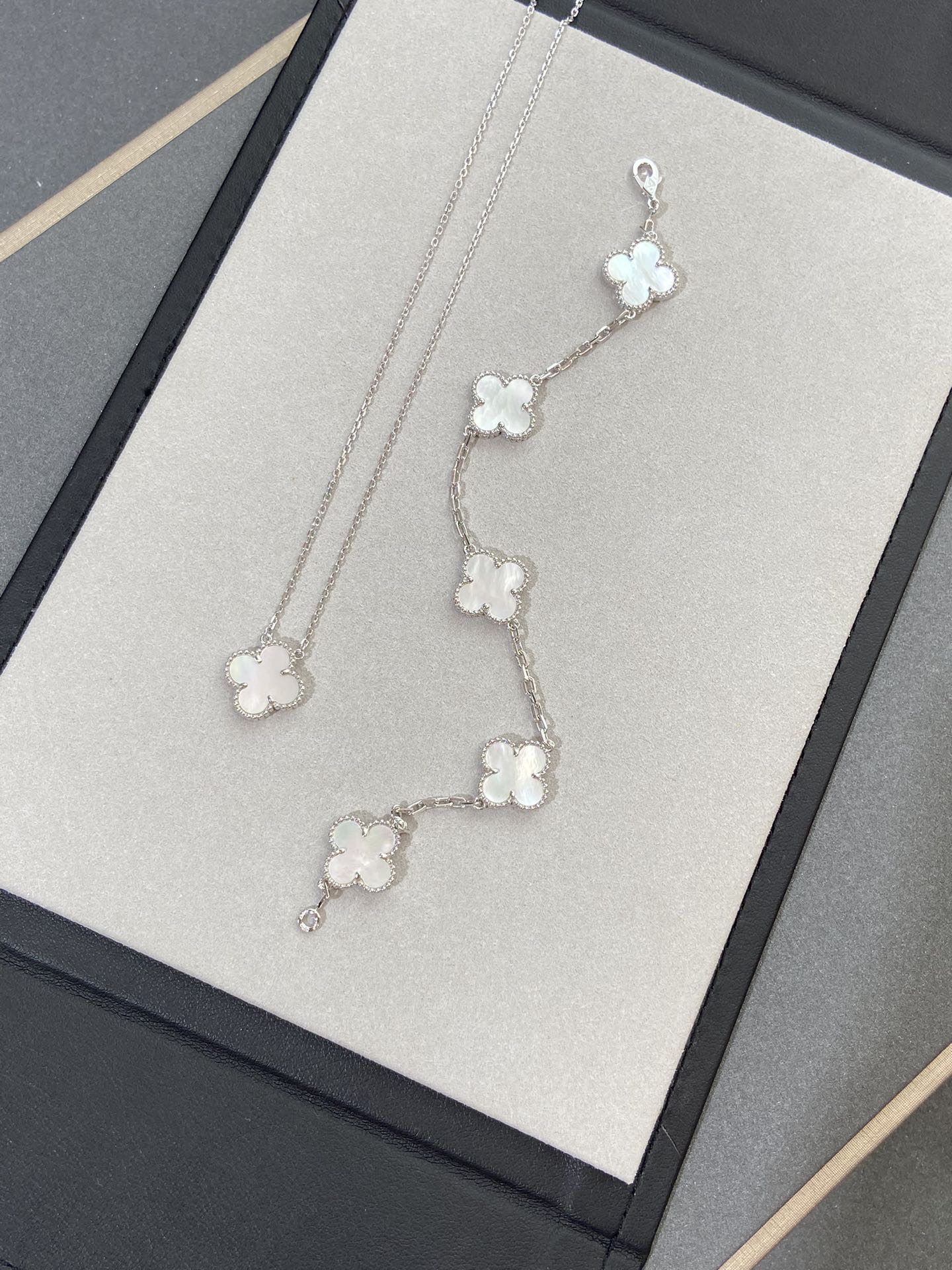 [VA]CLOVER SILVER MOP 5 MOTIF BRACELET