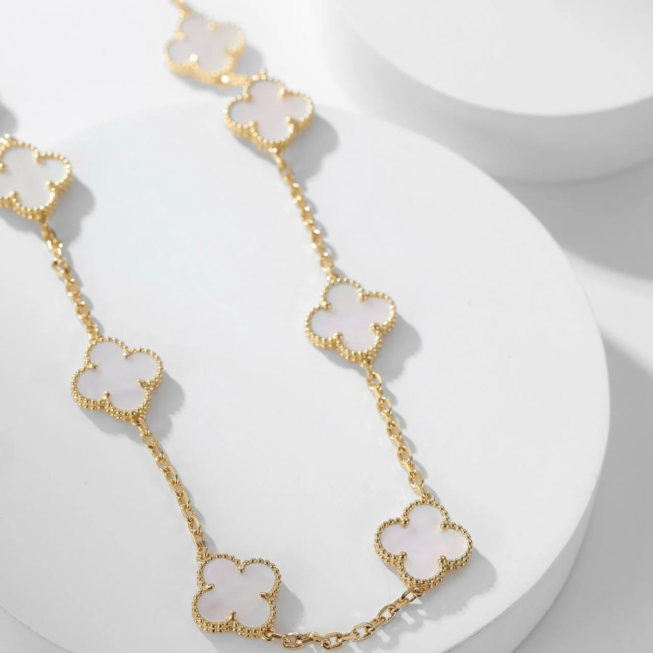 [VA]CLOVER 10 MOTIFS WHITE MOTHER OF PEARL NECKLACE