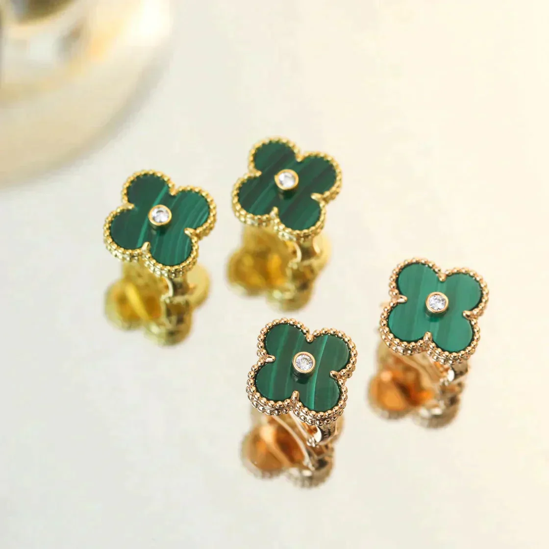 [VA]CLOVER MEDIUM 1 MOTIFS MALACHITE DIAMOND EARRINGS