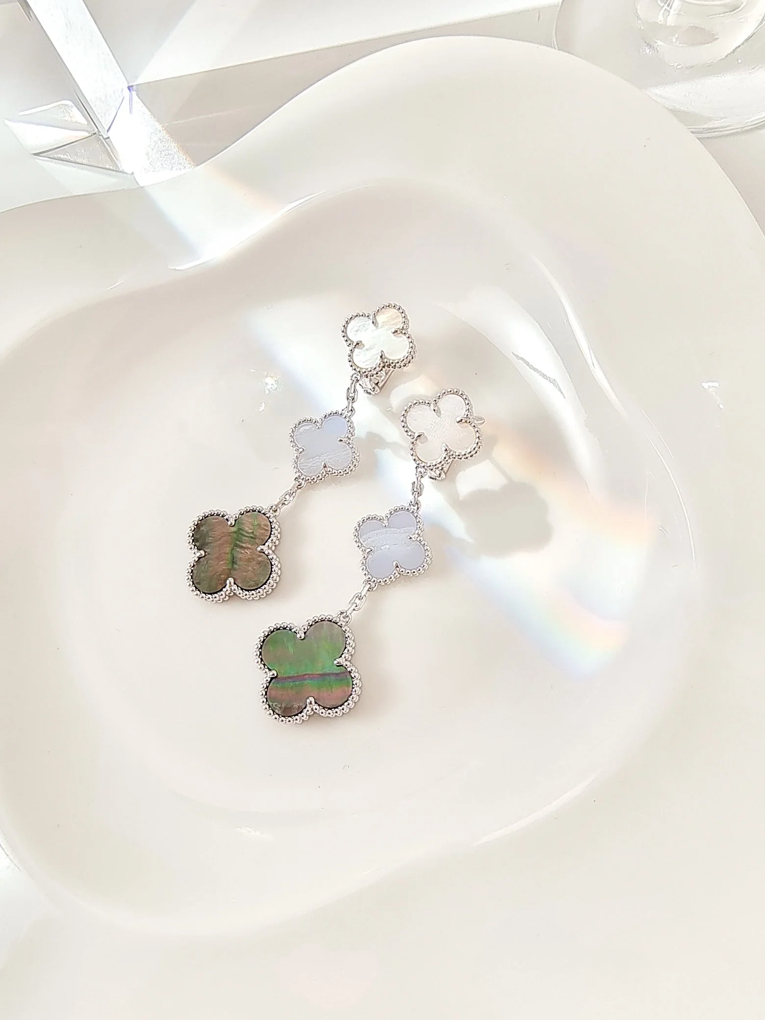 [VA]CLOVER 3 MOTIFS CHALCEDONY DARK MOP SILVER EARRINGS