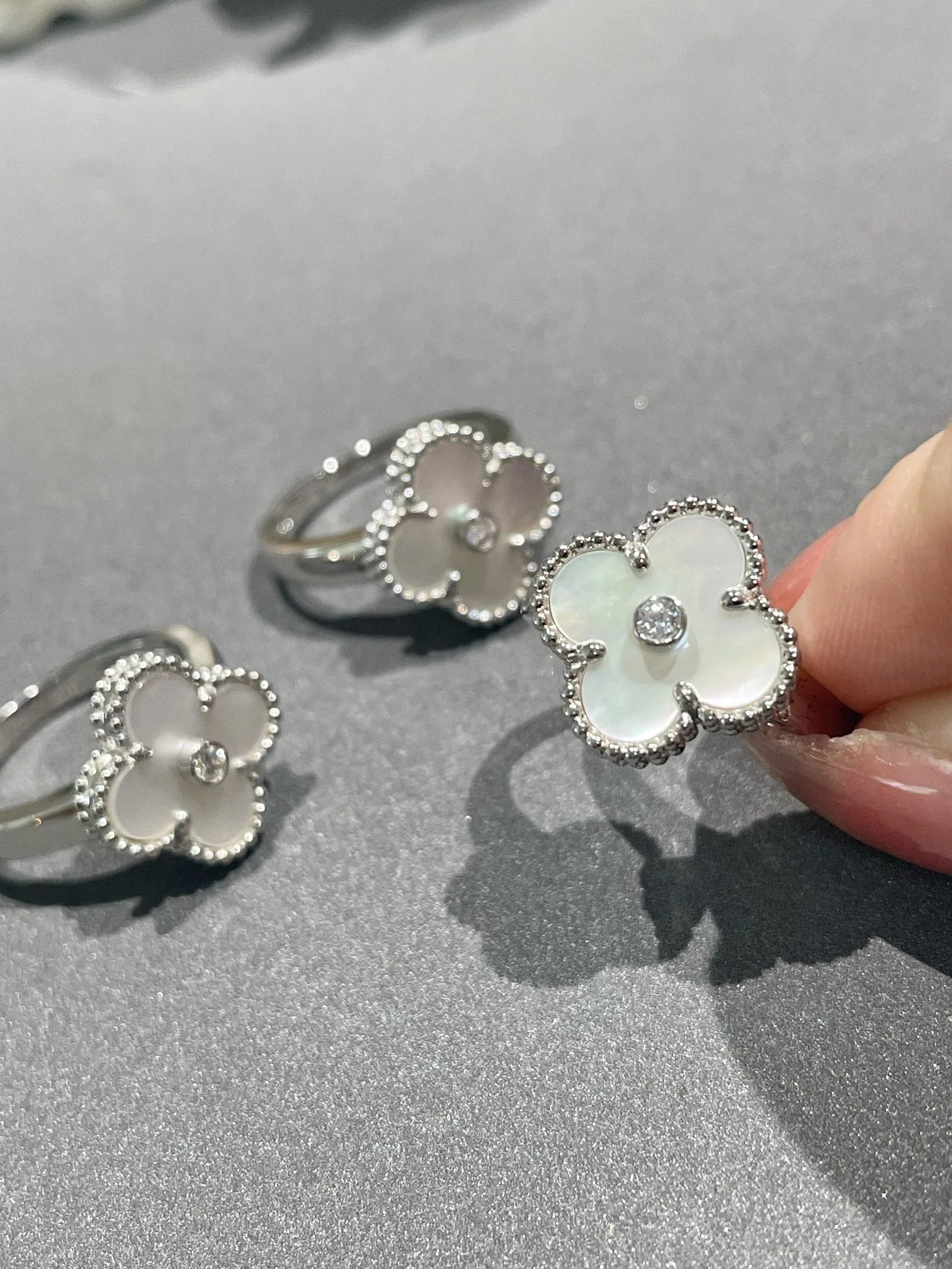 [VA]CLOVER SILVER MOP DIAMOND RING