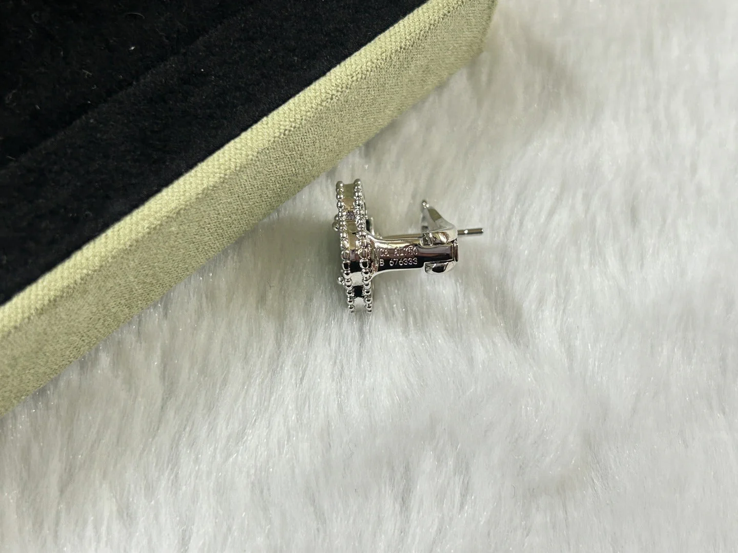 [VA]CLOVER PIETERSITE MEDIUM STUD EARRINGS