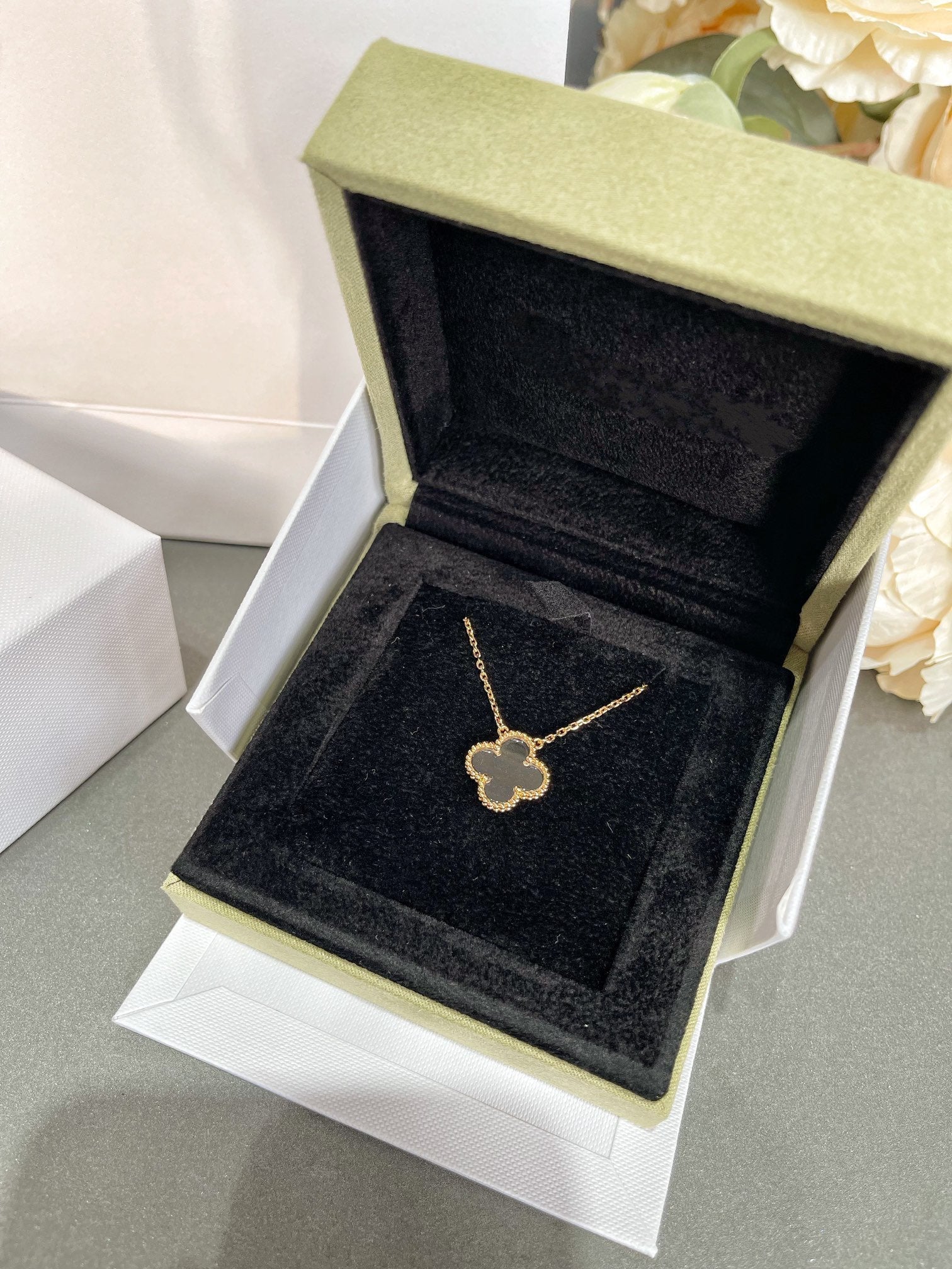 [VA]CLOVER ROCK CRYSTAL ROSE GOLD NECKLACE