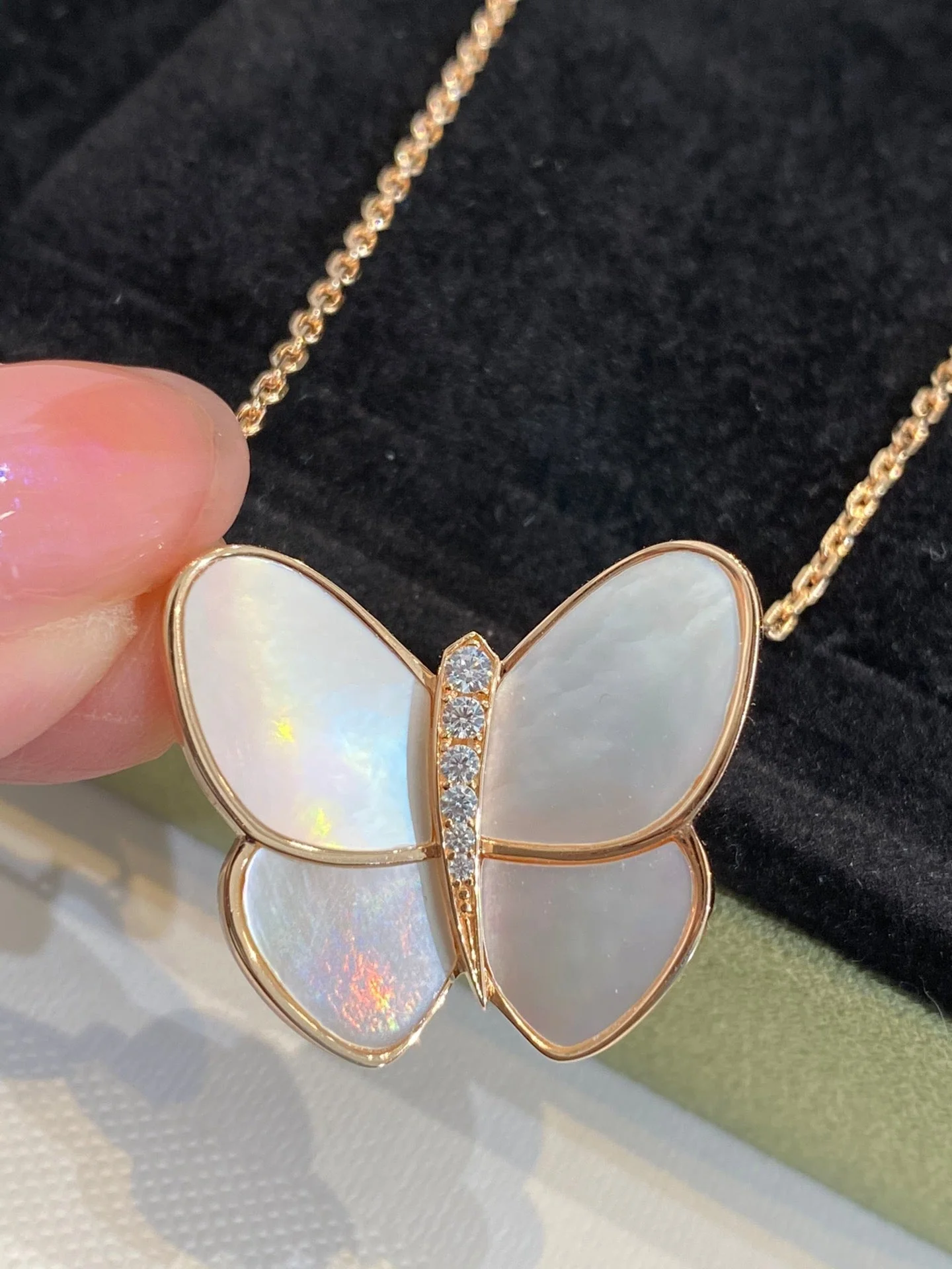 [VA]BUTTERFLY GOLD MOP DIAMOND NECKLACE
