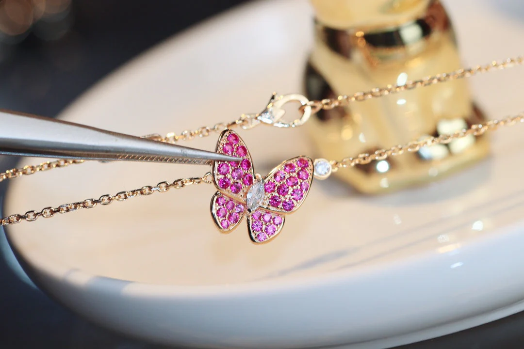 [VA]BUTTERFLY RED DIAMOND ROSE GOLD NECKLACE