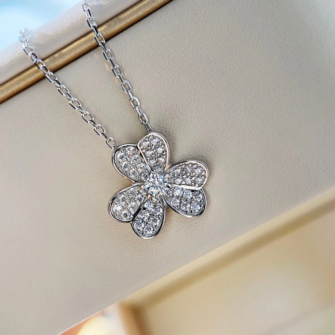 [VA]CLOVER DIAMOND NECKLACE SILVER