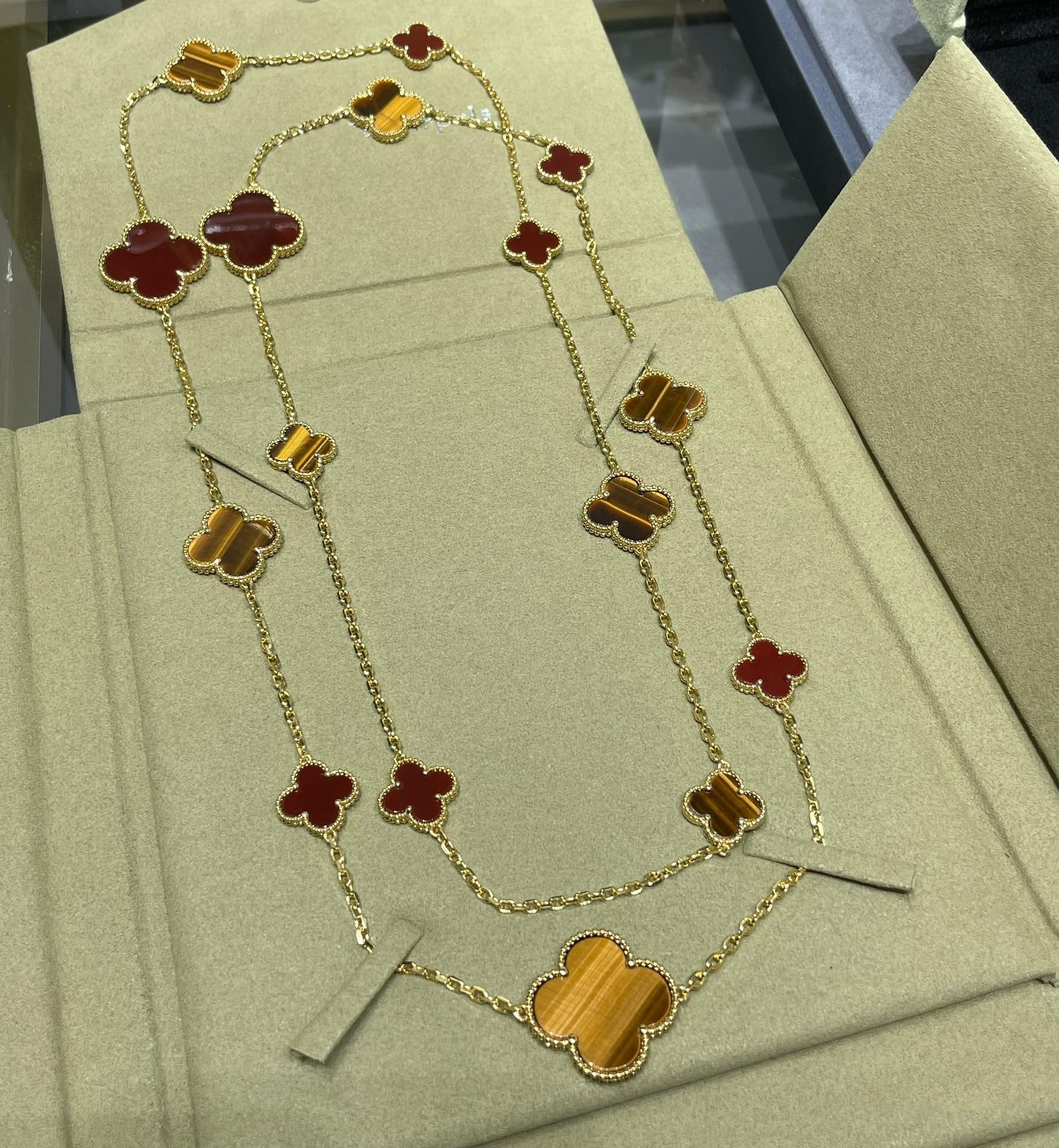 [VA]CLOVER 16 MOTIF CARNELIAN TIGER EYE ROSE GOLD NECKLACE