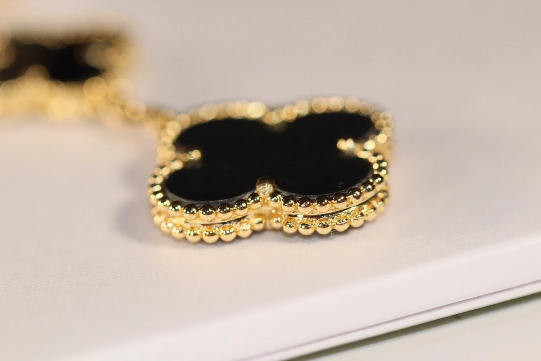 [VA]CLOVER EARRINGS GOLD ONYX MOP 3 MOTIF