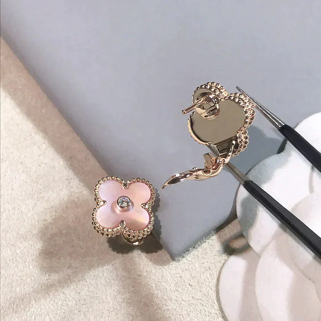 [VA]CLOVER MEDIUM 1 MOTIFS  PINK MOP DIAMOND EARRINGS