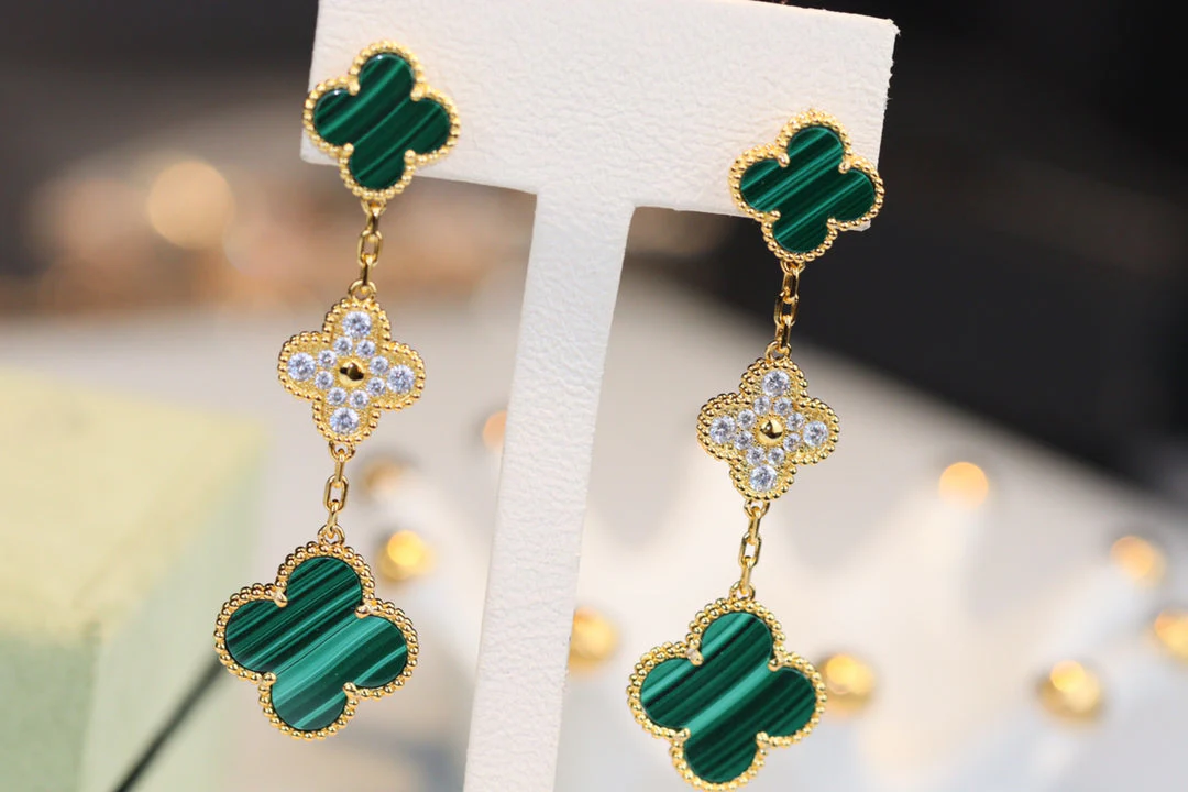 [VA]CLOVER EARRINGS GOLD MALACHITE DIAMOND 3 MOTIF