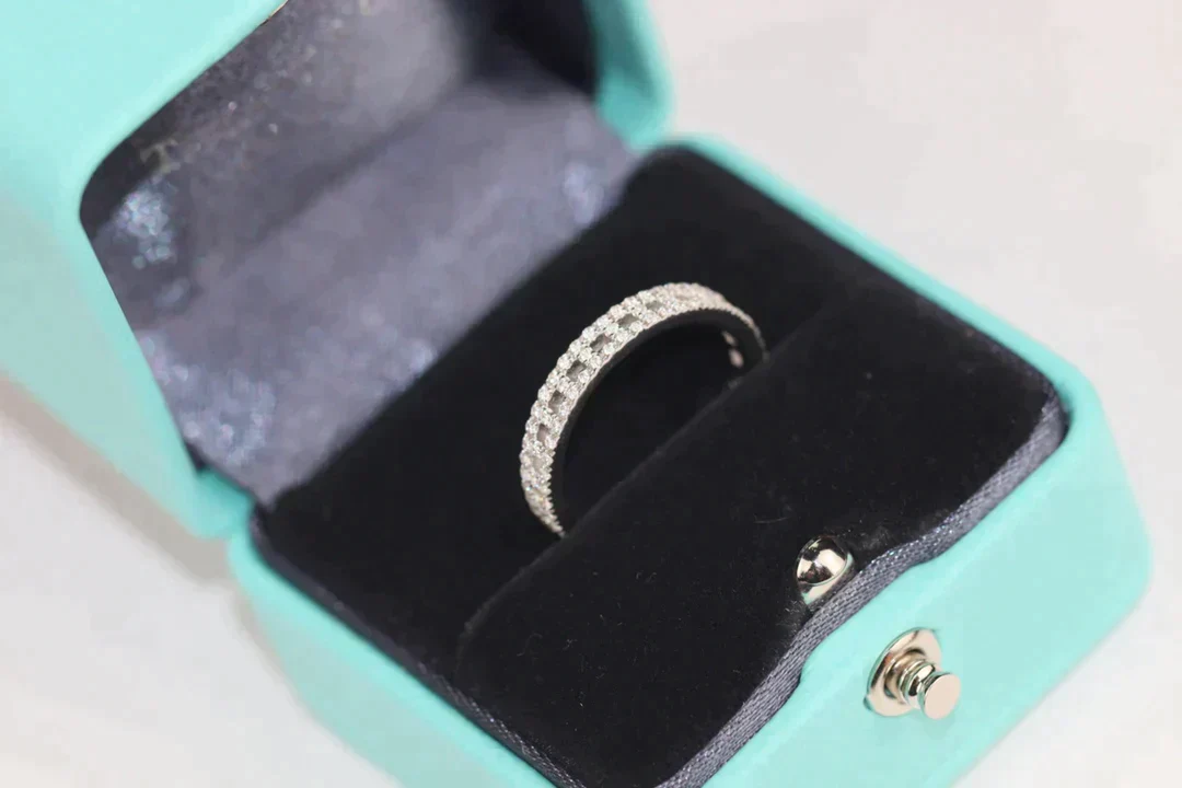 [TF]T TRUE DIAMOND PAVED RING