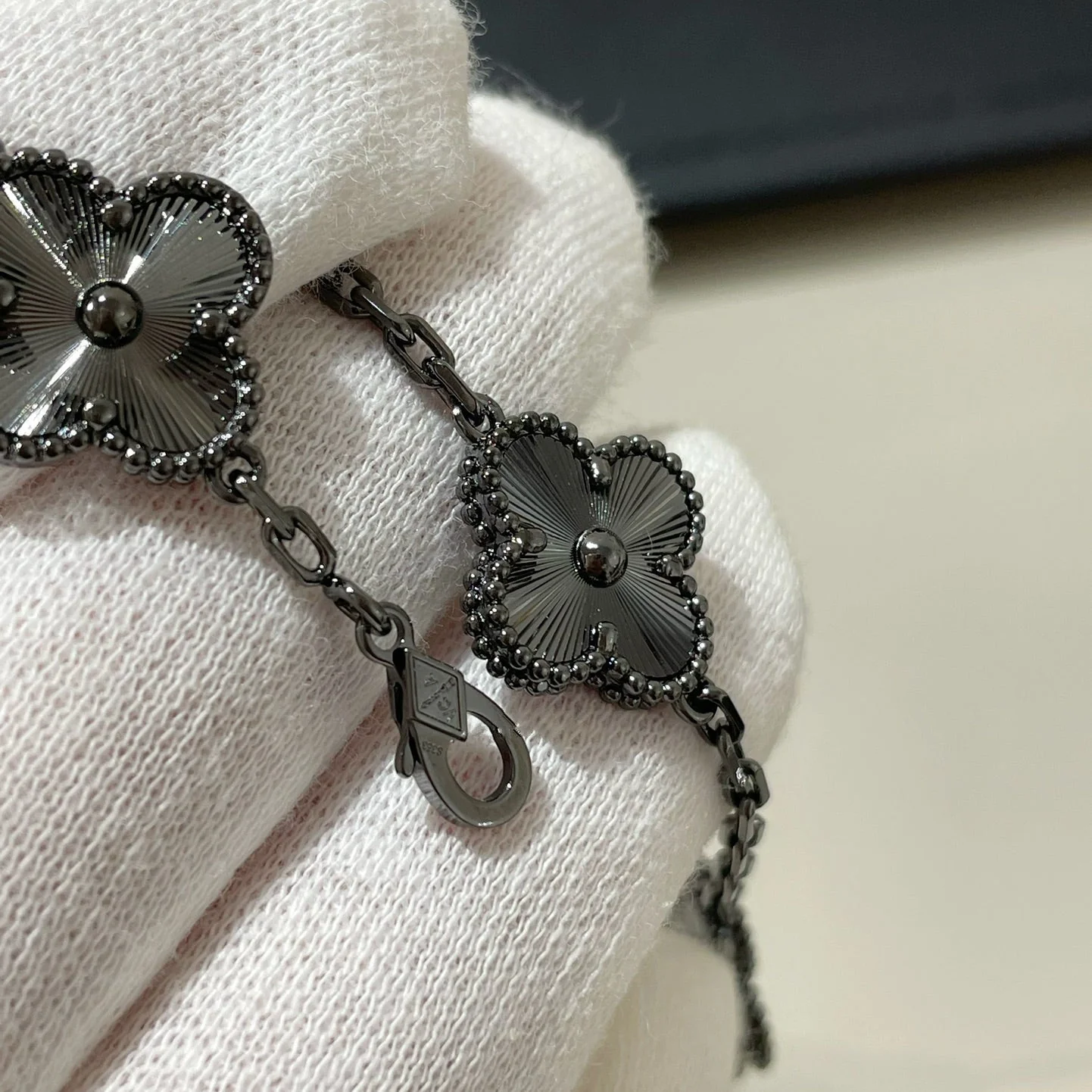 [VA]CLOVER 5 MOTIF BLACK BRACELET
