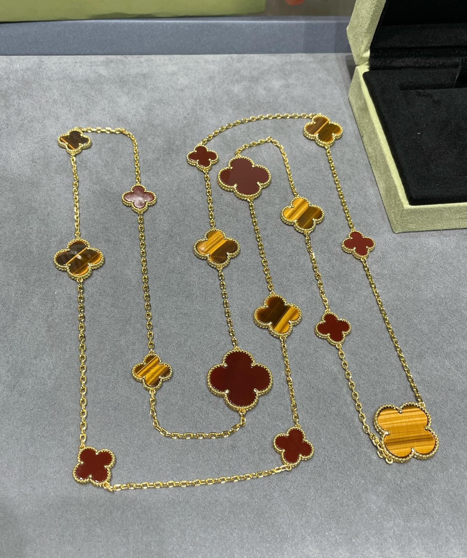 [VA]CLOVER 16 MOTIF CARNELIAN TIGER EYE ROSE GOLD NECKLACE