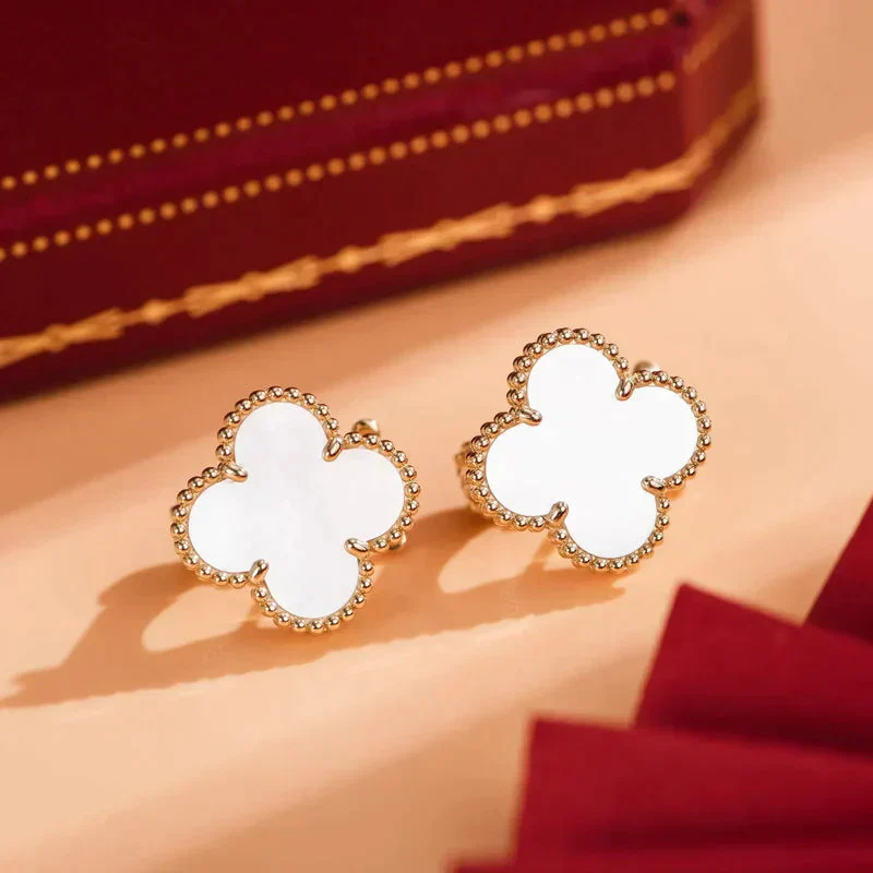 [VA]CLOVER MEDIUM 1 MOTIFS  WHITE MOP STUD EARRINGS