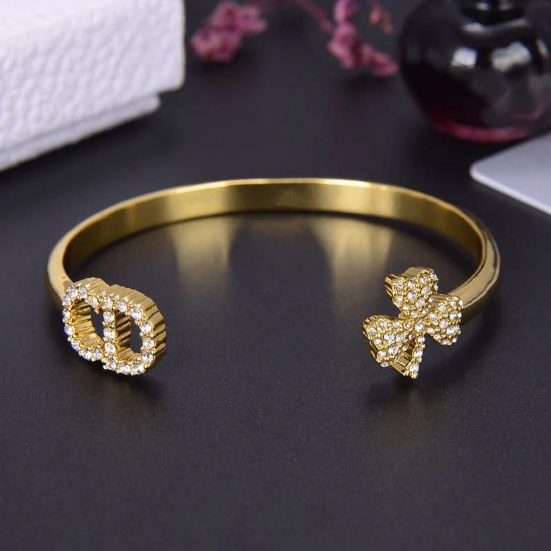 [CD] CLOVER CUFF BRACELET GOLD DIAMOND