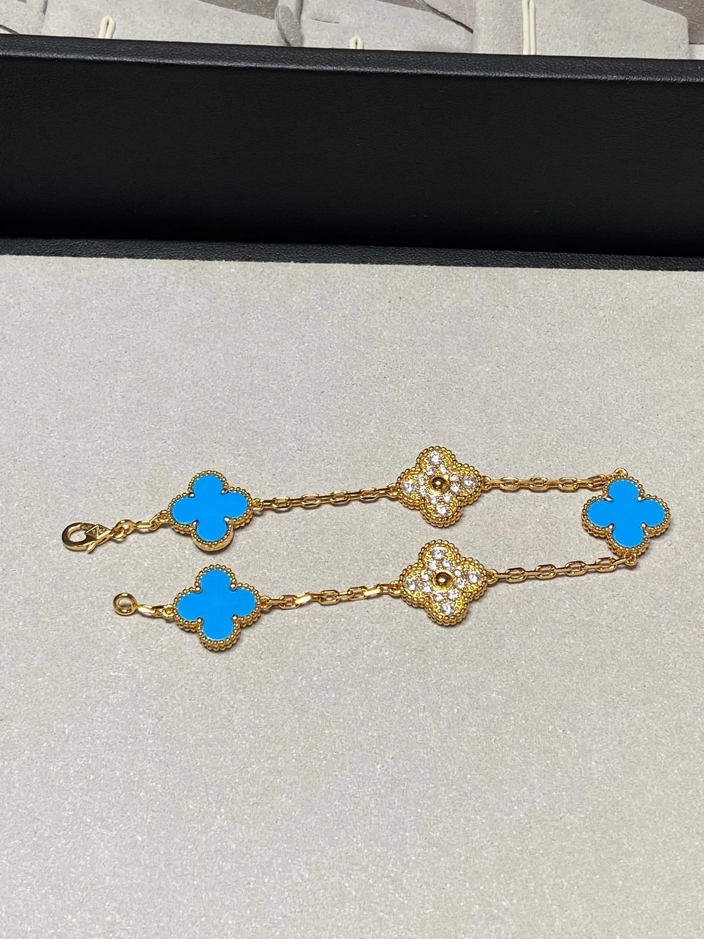 [VA]CLOVER 5 MOTIF BLUE CHALCEDONY DIAMOND GOLD BRACELET