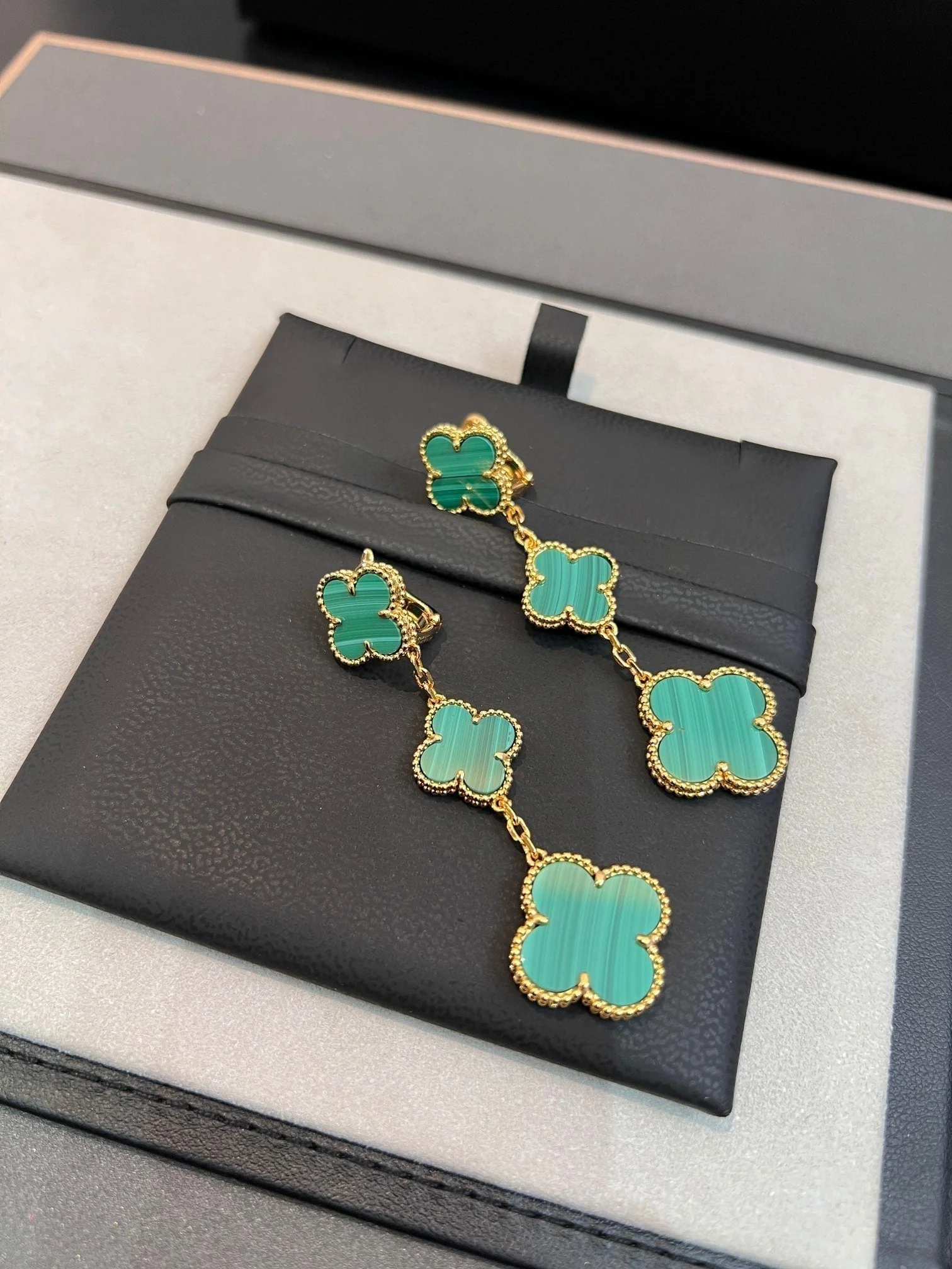 [VA]CLOVER MALACHITE 3 MOTIFS GOLD