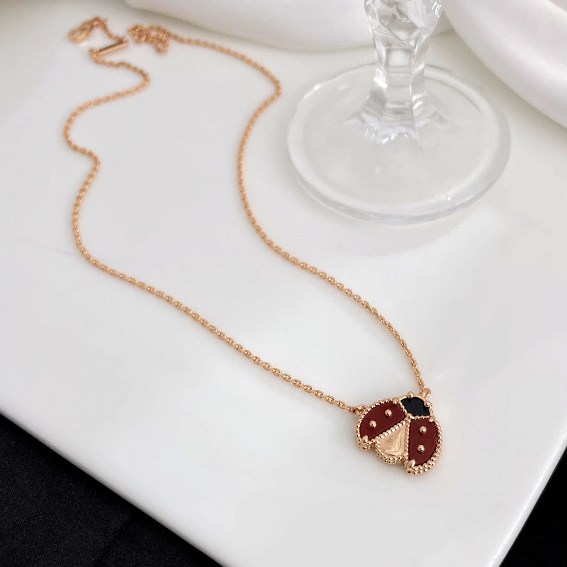 [VA]LUCKY  CARNELIANS LADYBUG NECKLACE