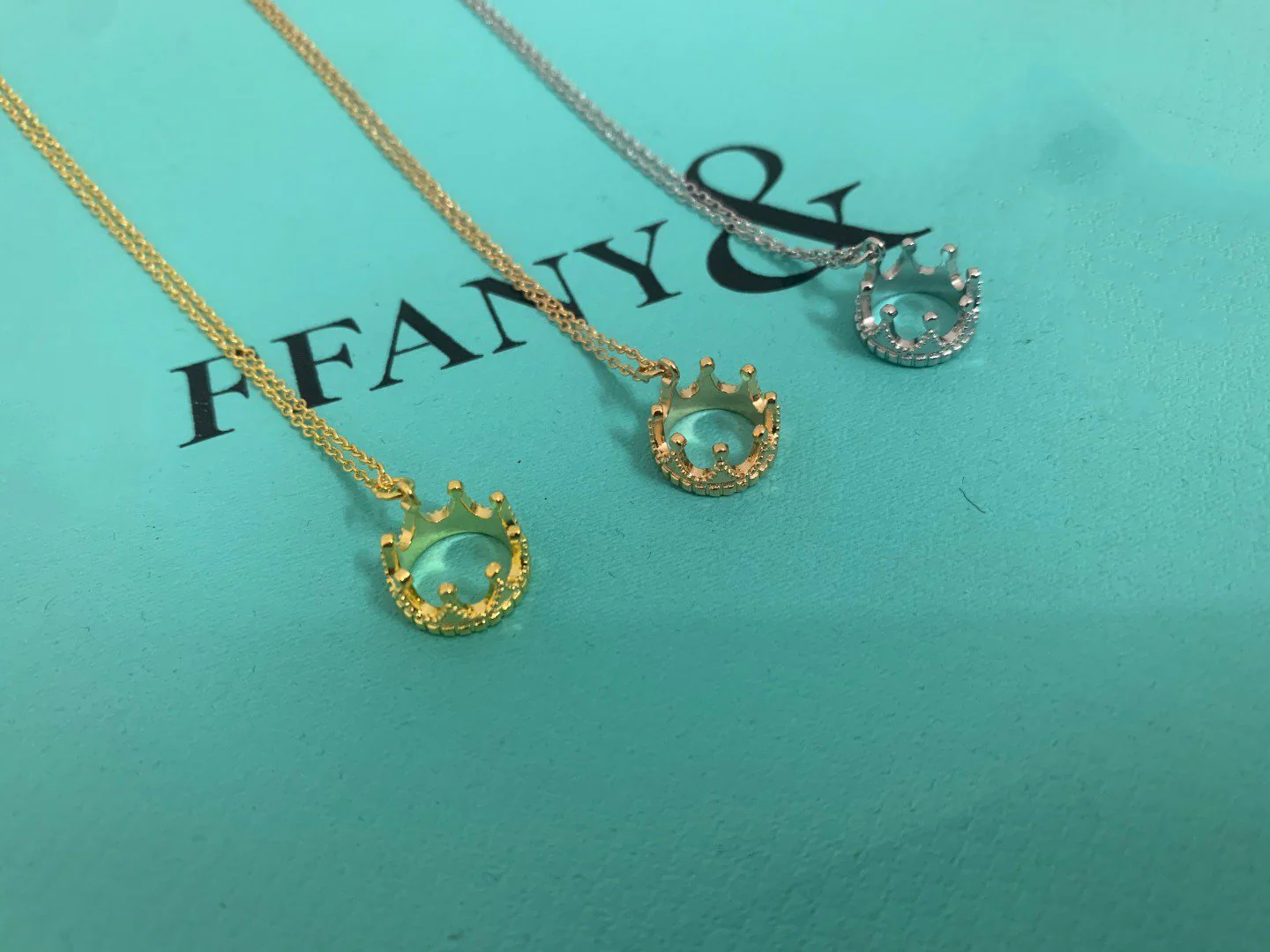 [TF]CROWN NECKLACE MECARI