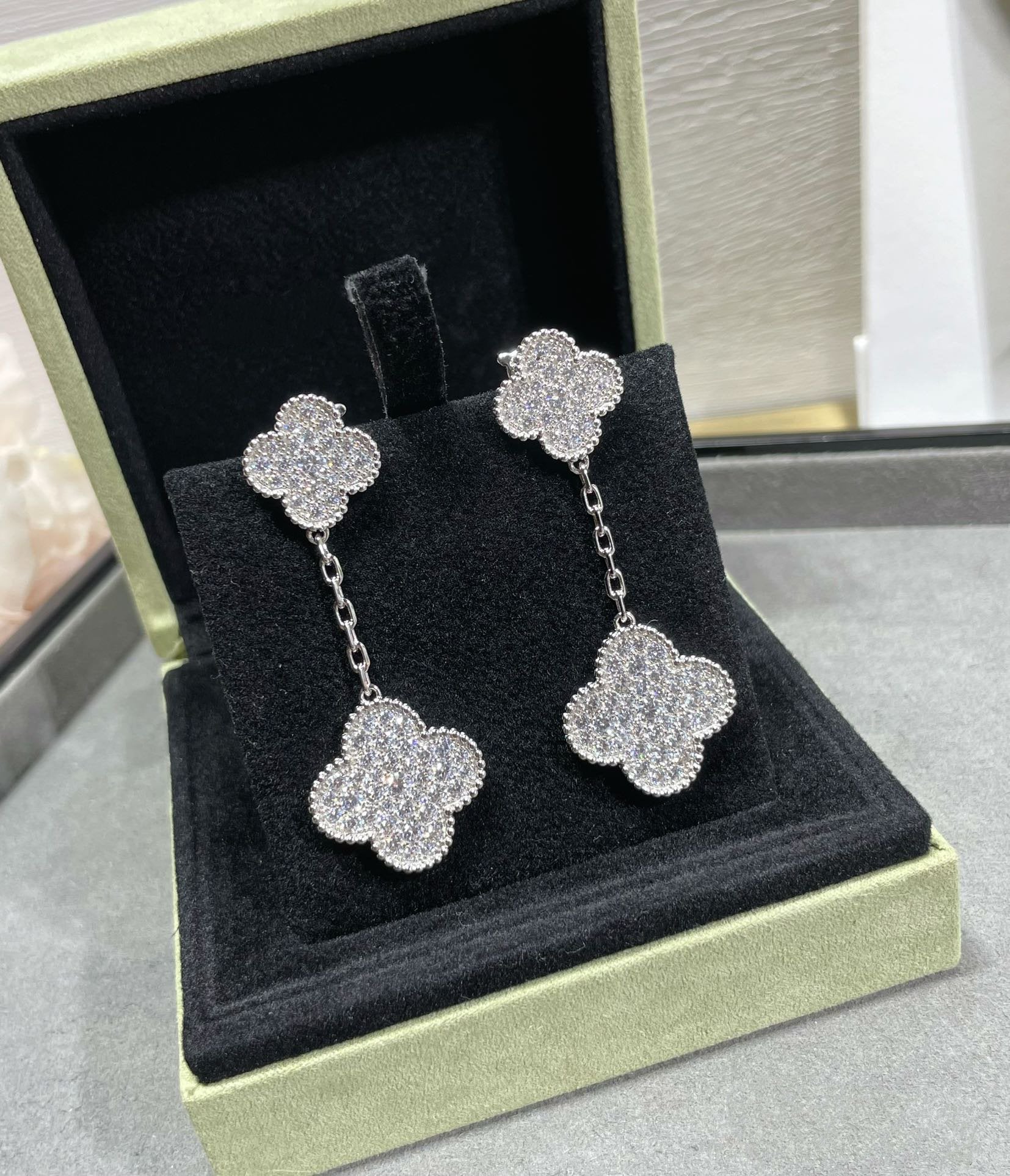 [VA]CLOVER 2 MOTIFS DIAMOND PAVED SILVER EARRINGS