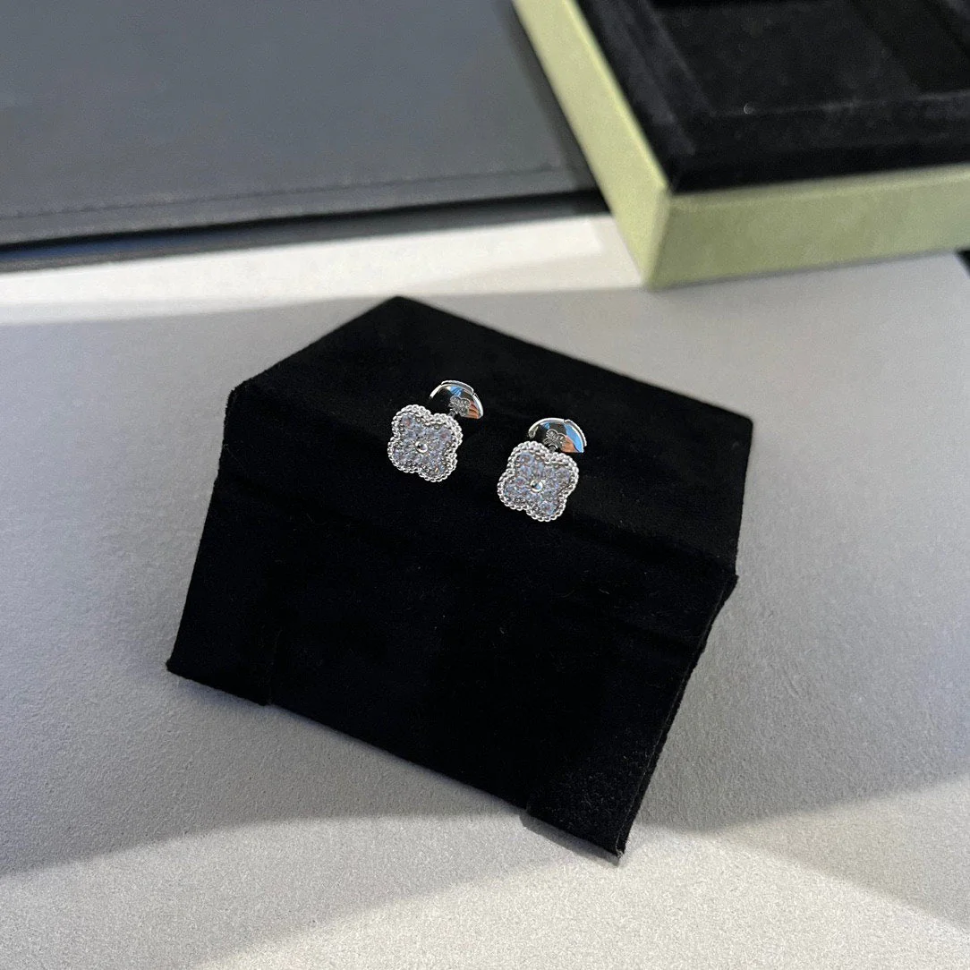 [VA]CLOVER MINI DIAMOND STUD EARRINGS