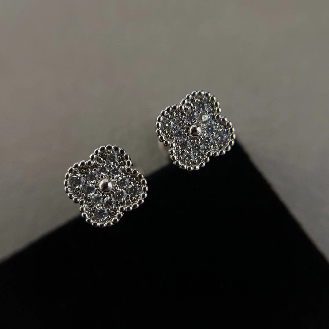 [VA]CLOVER MINI DIAMOND STUD EARRINGS