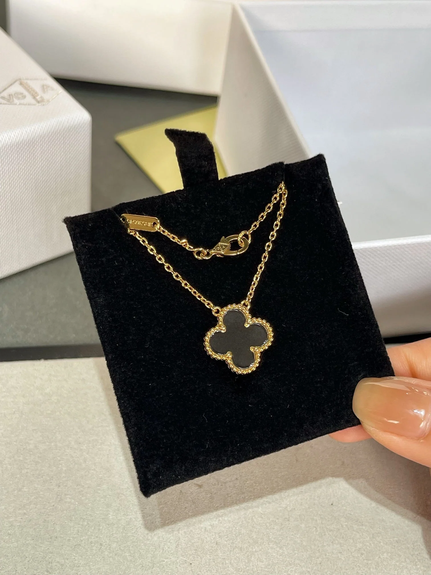 [VA]CLOVER ROCK CRYSTAL ROSE GOLD NECKLACE