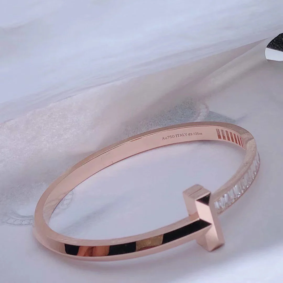 [TF]WIDE HINGED BRACELET ROSE GOLD WITH BAGUETTE DIAMONDS