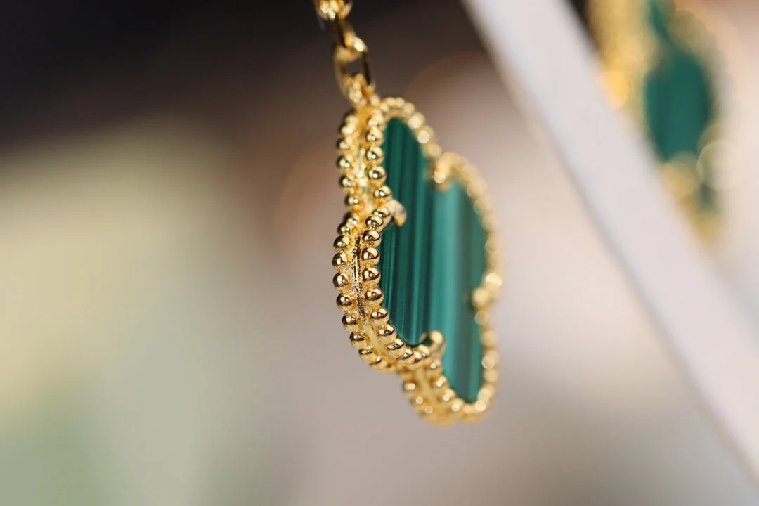 [VA]CLOVER EARRINGS GOLD MALACHITE DIAMOND 3 MOTIF