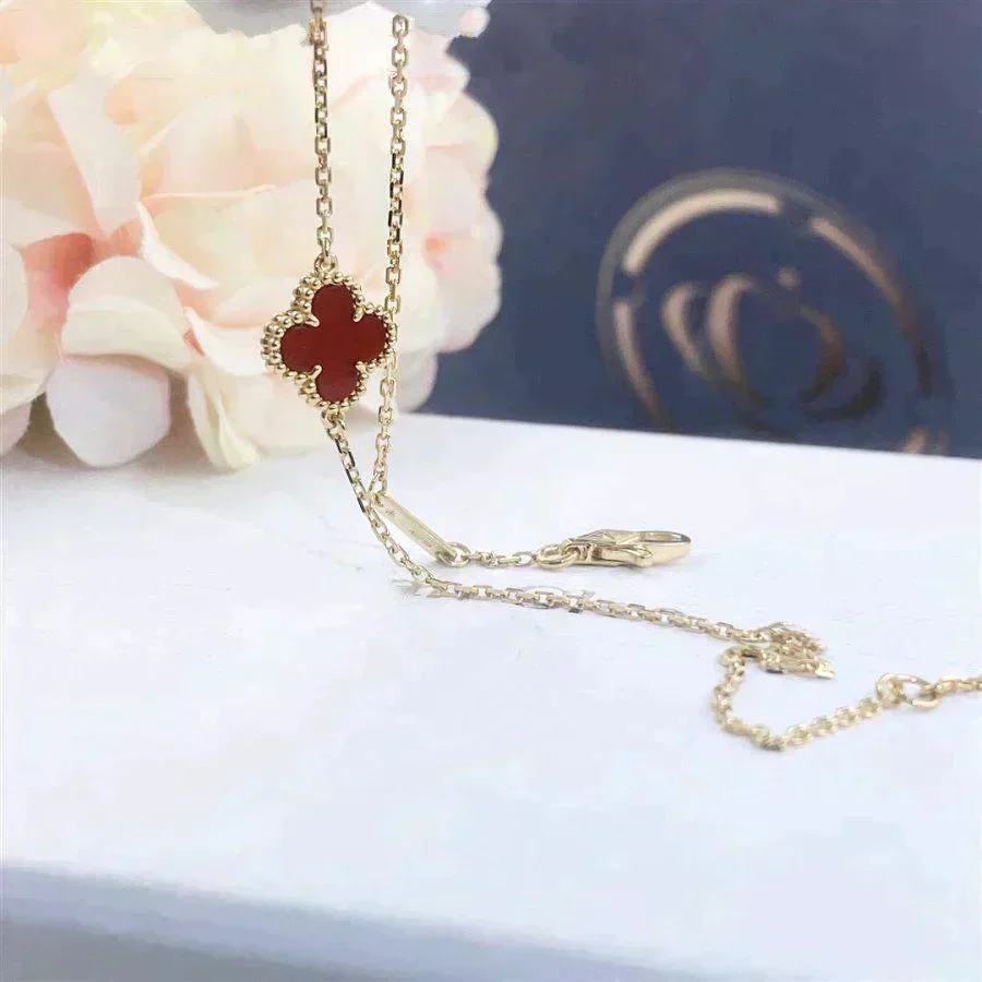 [VA]CLOVER  CARNELIAN SINGLE FLOWER BRACELET