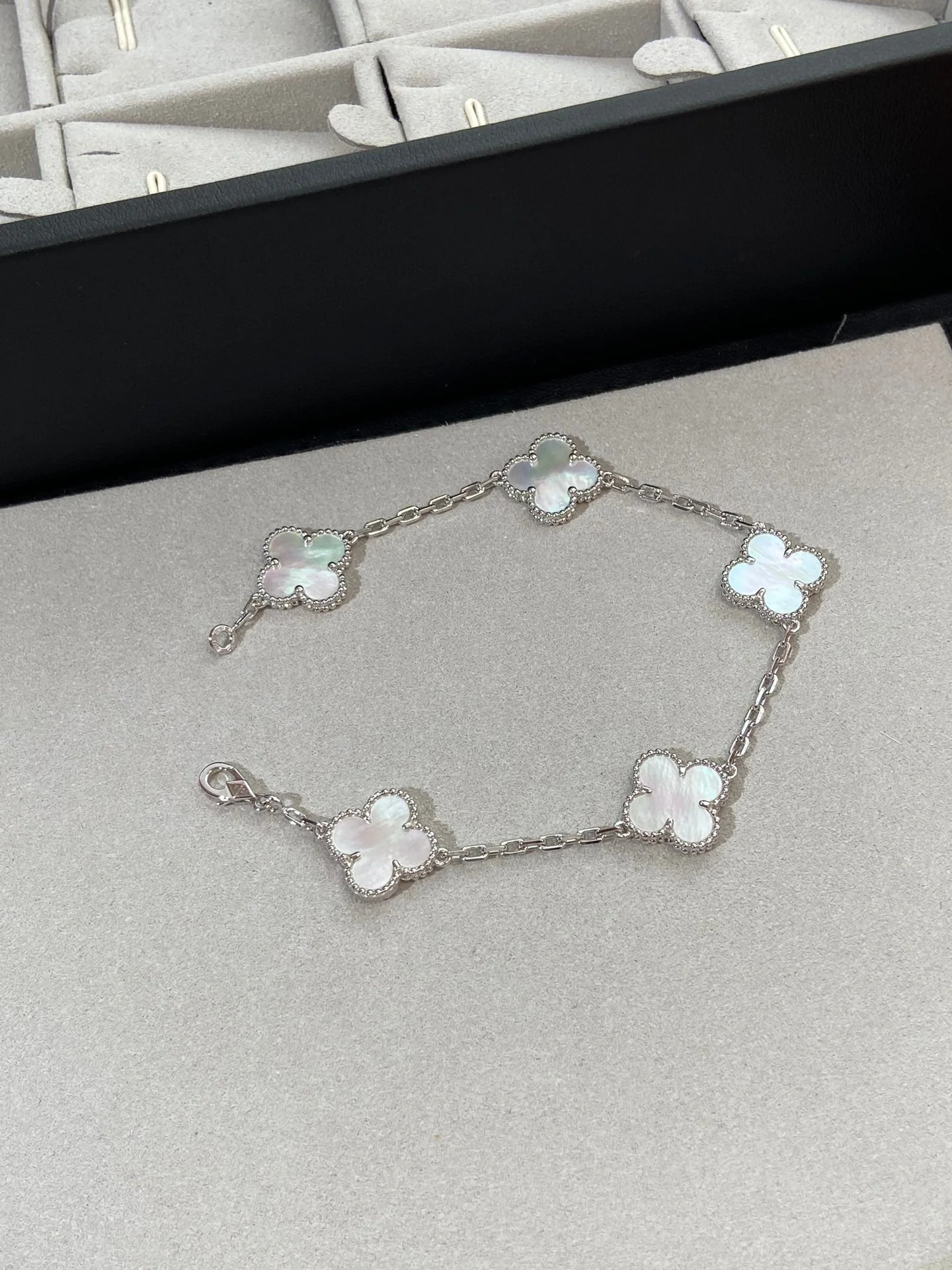[VA]CLOVER SILVER MOP 5 MOTIF BRACELET