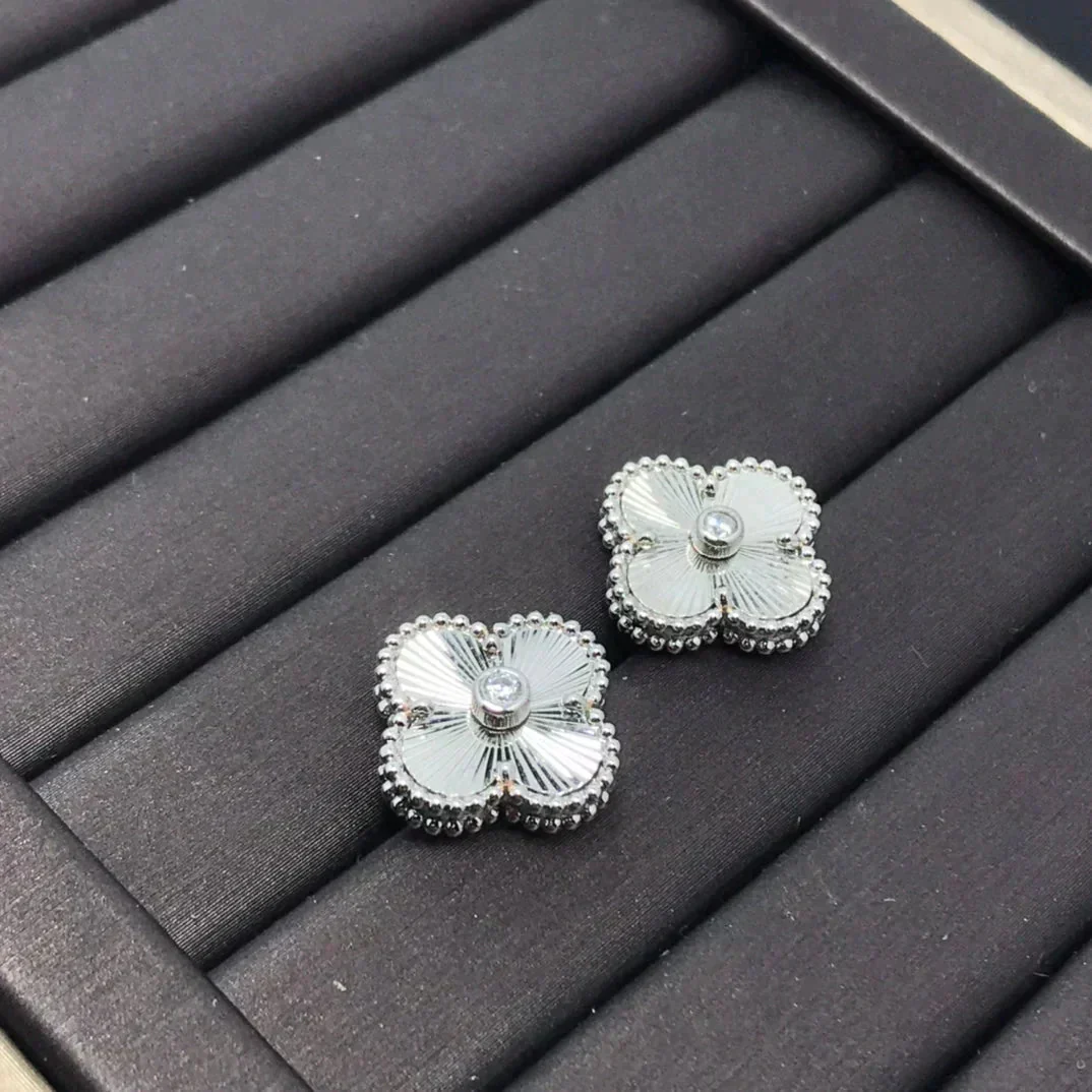 [VA]CLOVER MINI 9.5MM LASER EARRINGS