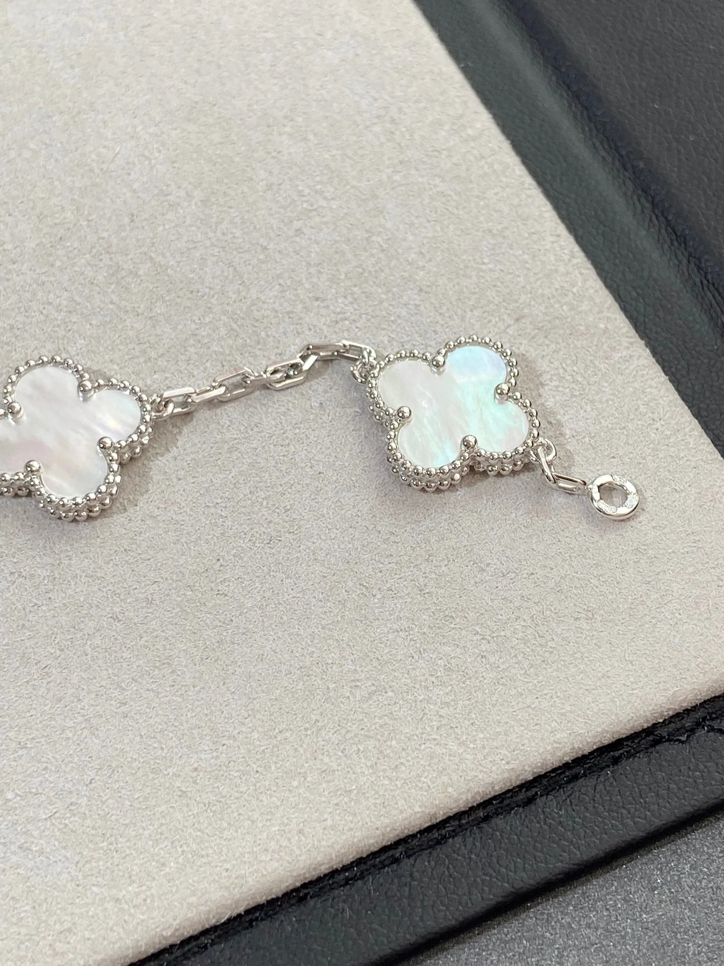 [VA]CLOVER SILVER MOP 5 MOTIF BRACELET