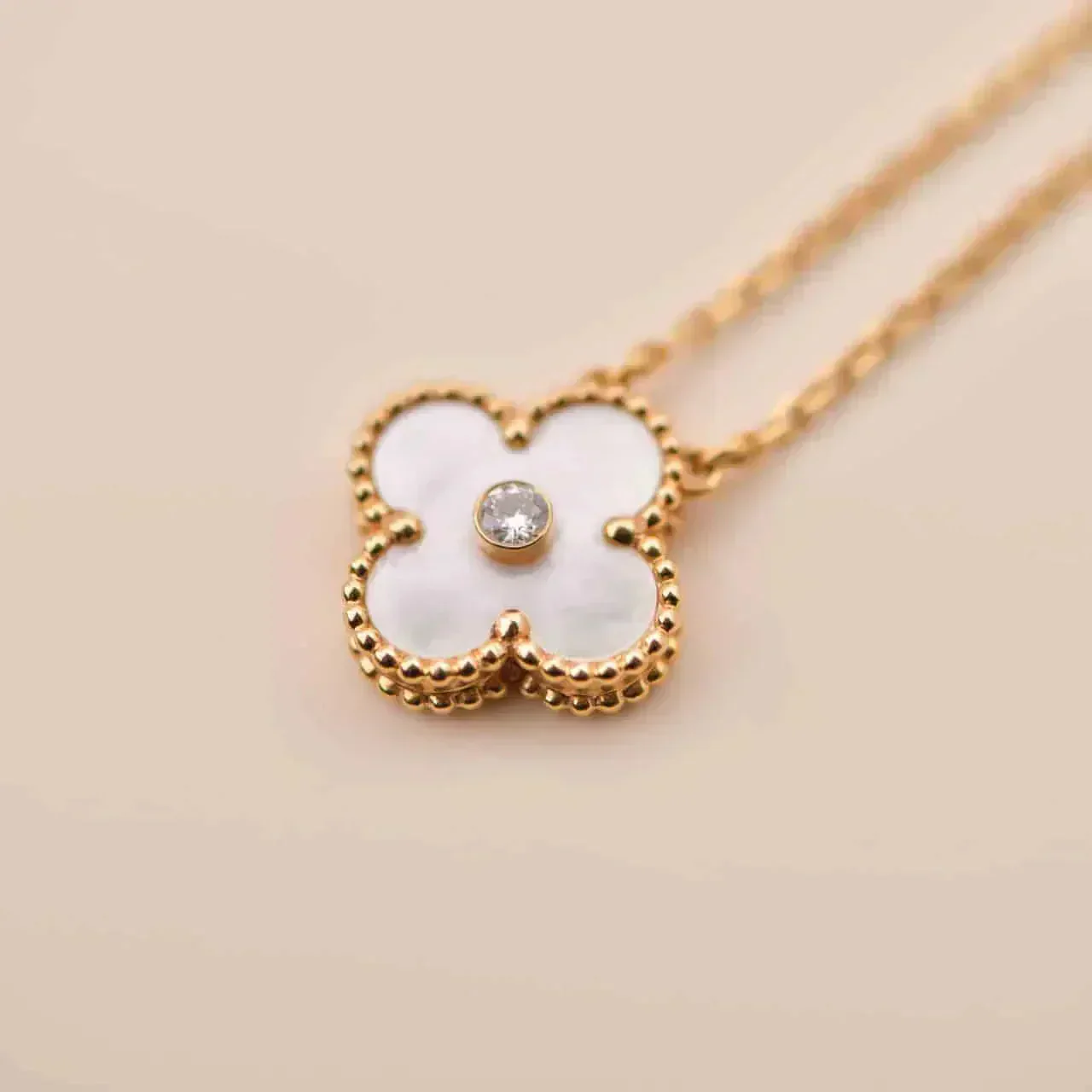 [VA]CLOVER 15MM DIAMOND WHITE FRITILLARIA NECKLACE