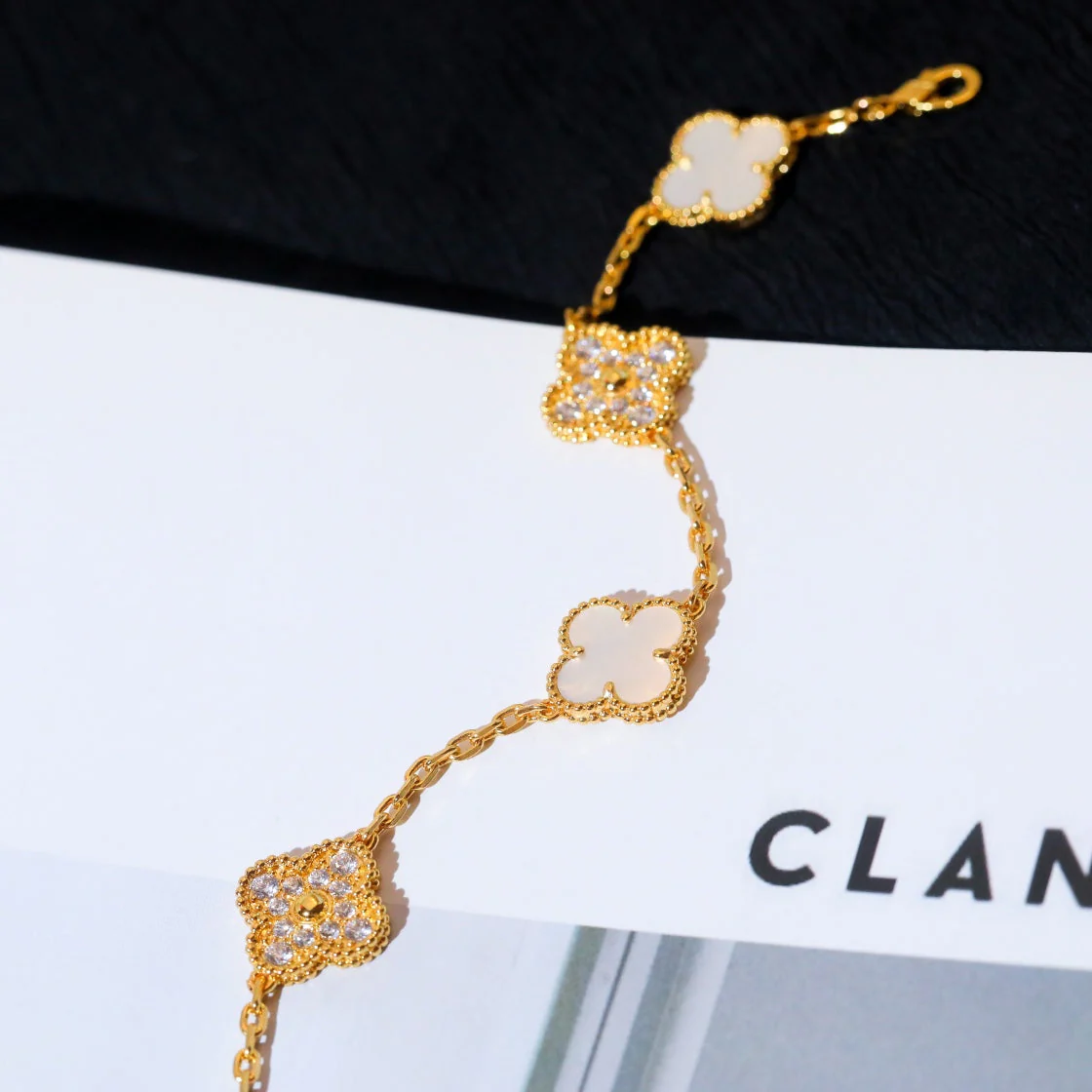 [VA]CLOVER BRACELET 5 MOTIF WHITE MOP DIAMOND