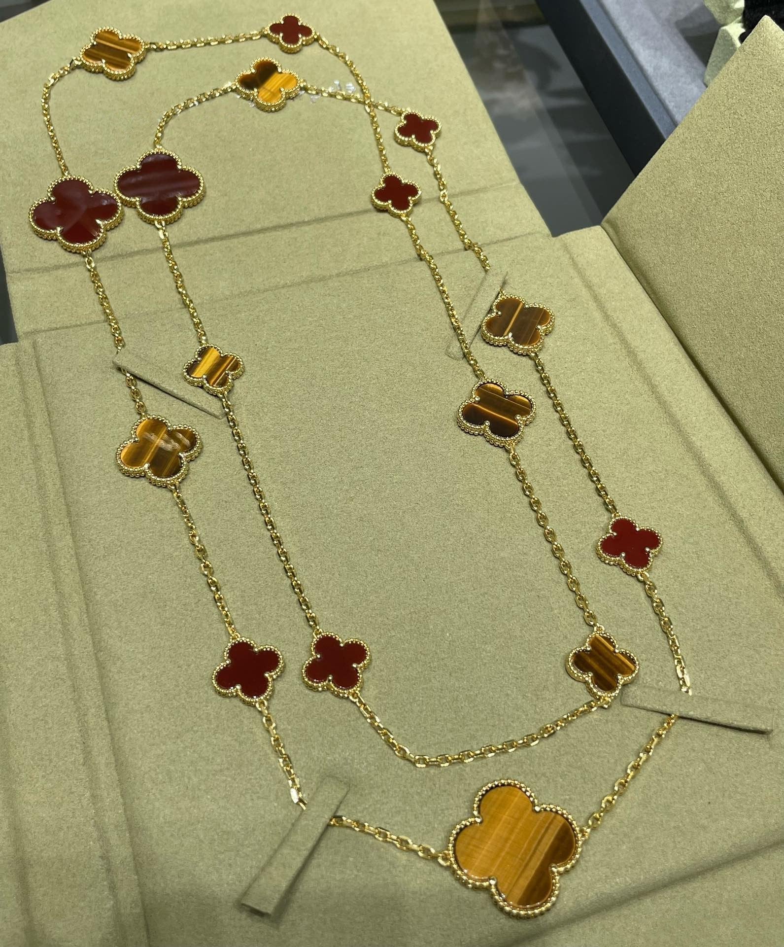 [VA]CLOVER 16 MOTIF CARNELIAN TIGER EYE ROSE GOLD NECKLACE