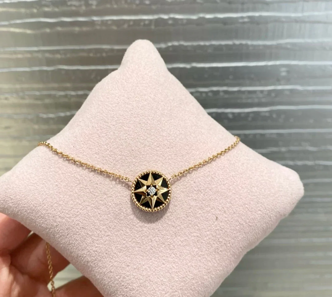 [CD] NATURAL BLACK ONYX COMPASS NECKLACE VICTOIRE