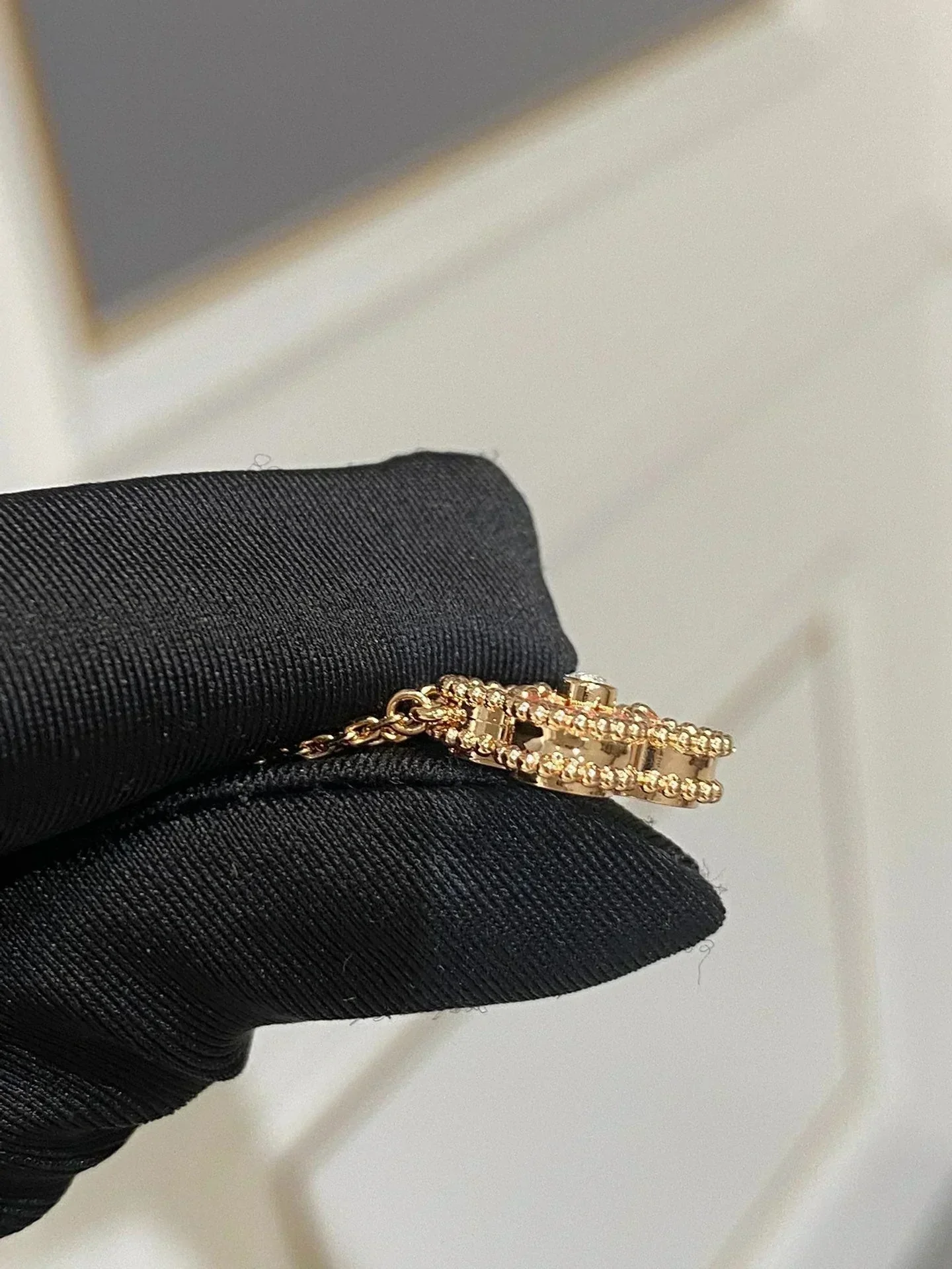 [VA]CLOVER 15MM DIAMOND RHODONITE NECKLACE