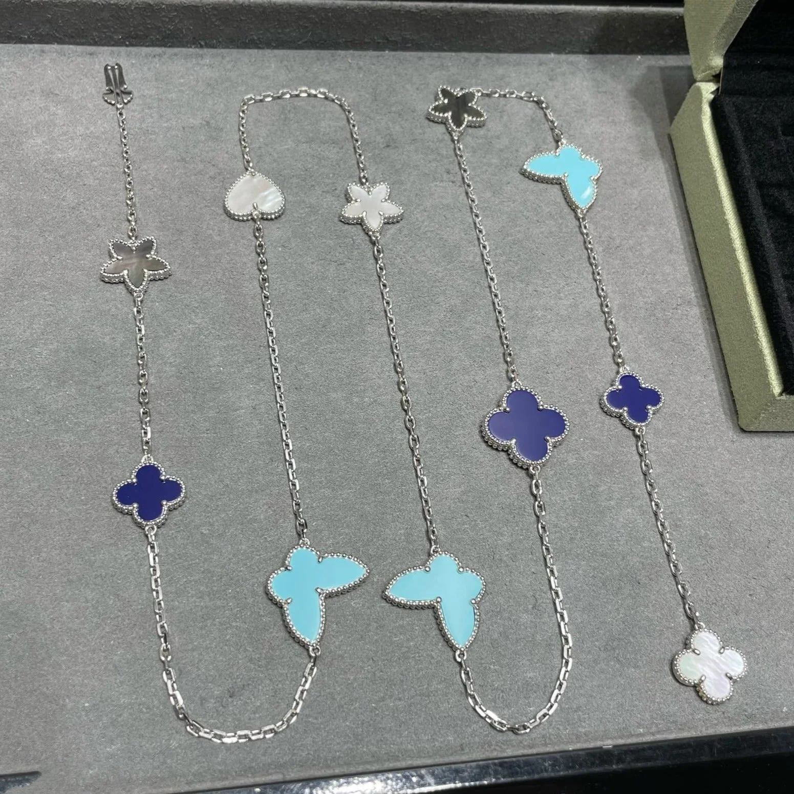 [VA]LUCKY CLOVER SILVER 11 MOTIF NECKLACE