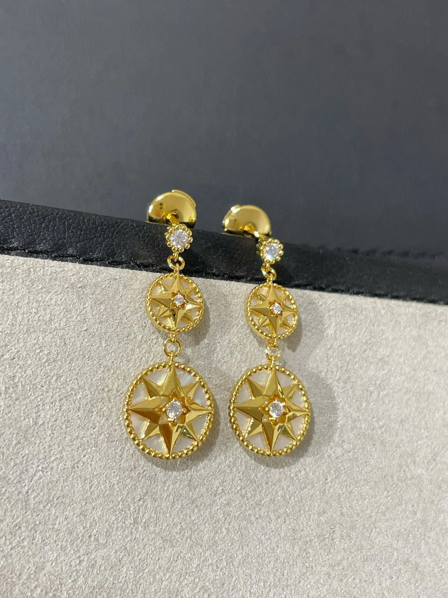 [CD]LUCKY STAR GOLD DIAMOND MOP 3 MOTIF DROP EARRINGS