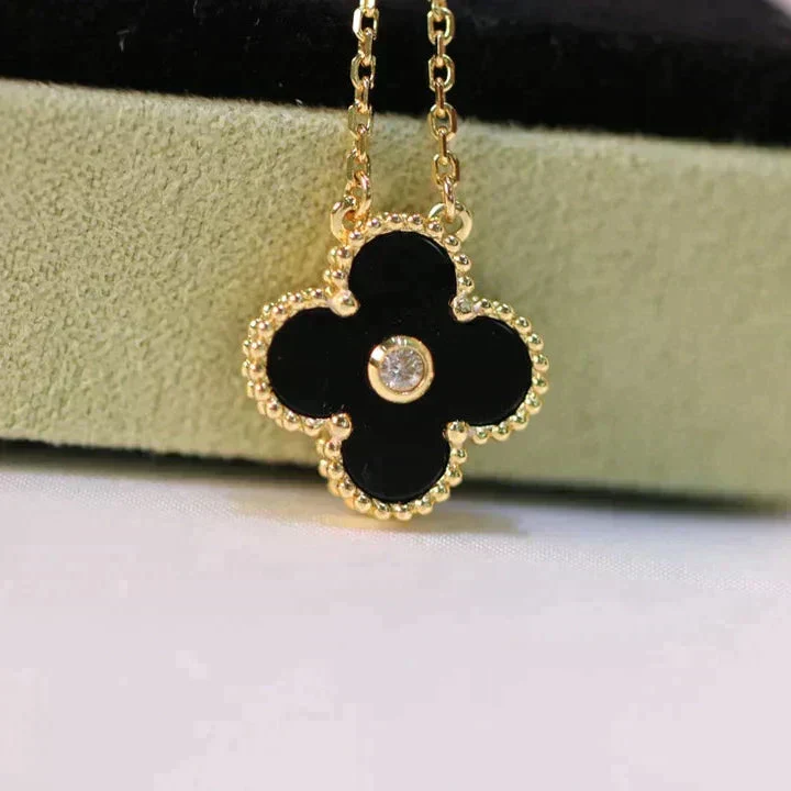 [VA]CLOVER 15MM DIAMOND ONYX NECKLACE