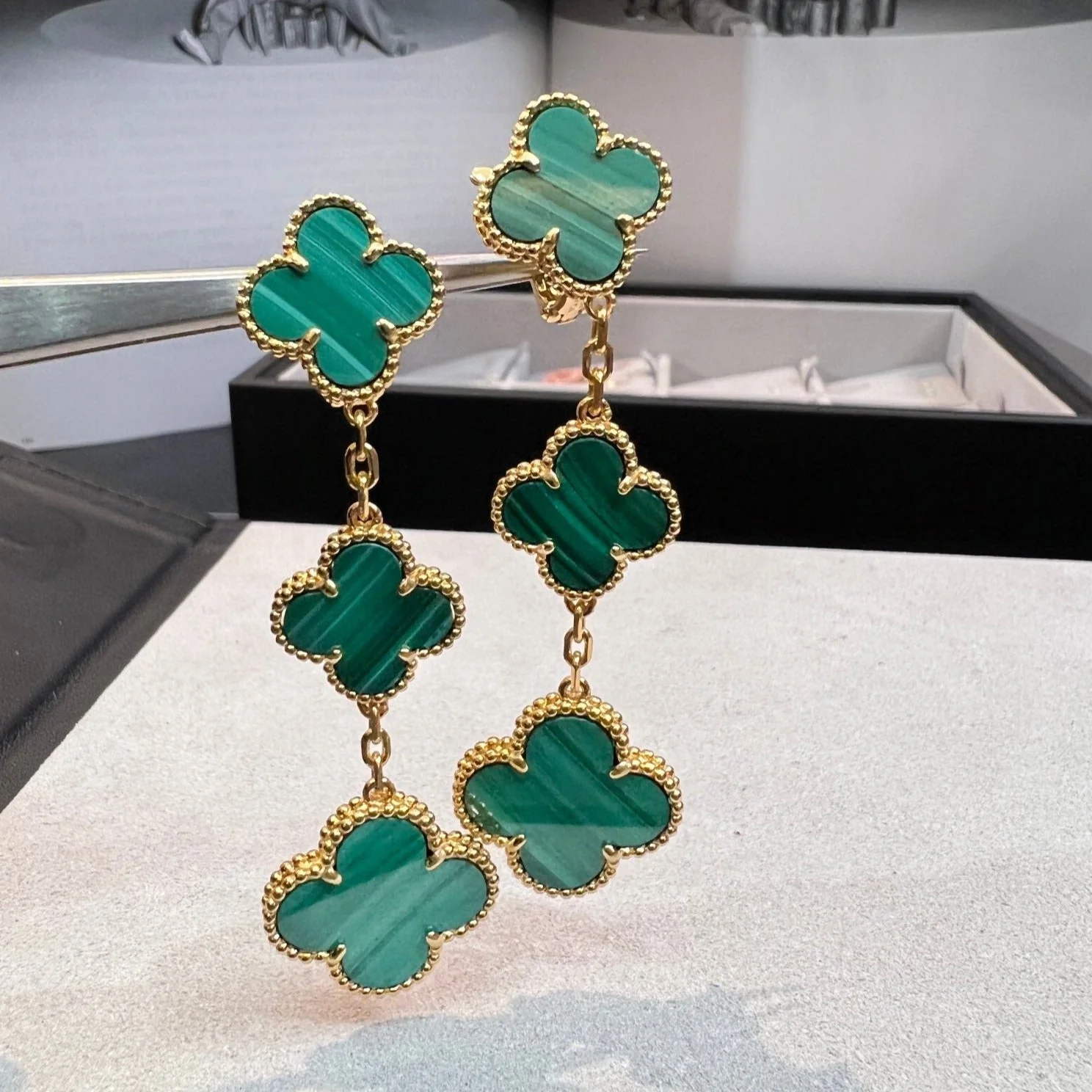 [VA]CLOVER MALACHITE 3 MOTIFS GOLD